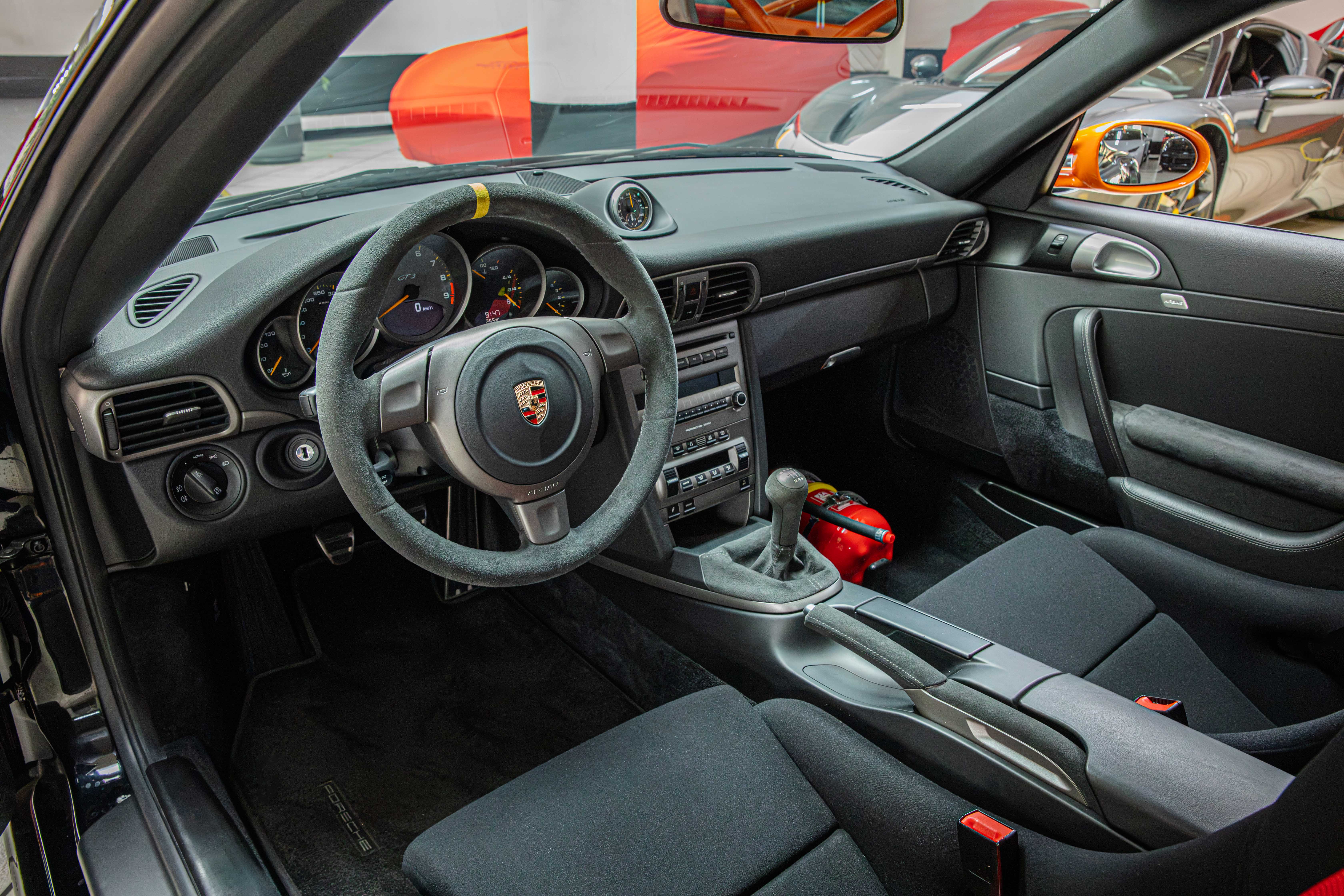 2007 Porsche 911 GT3 RS proposée par un concessionnaire spécialisé à Milan, Italie, photo 17 sur 20