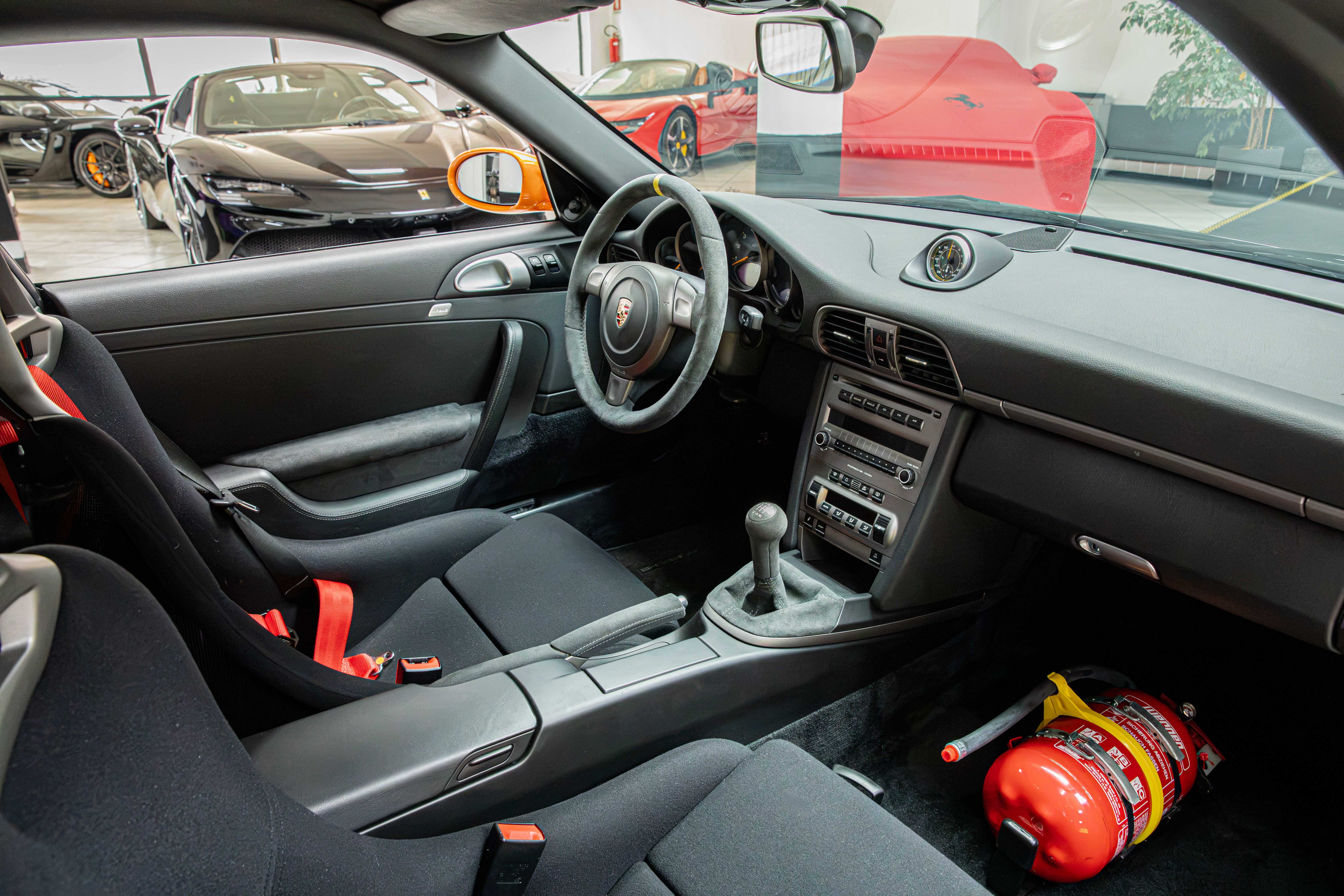 2007 Porsche 911 GT3 RS proposée par un concessionnaire spécialisé à Milan, Italie, photo 19 sur 20