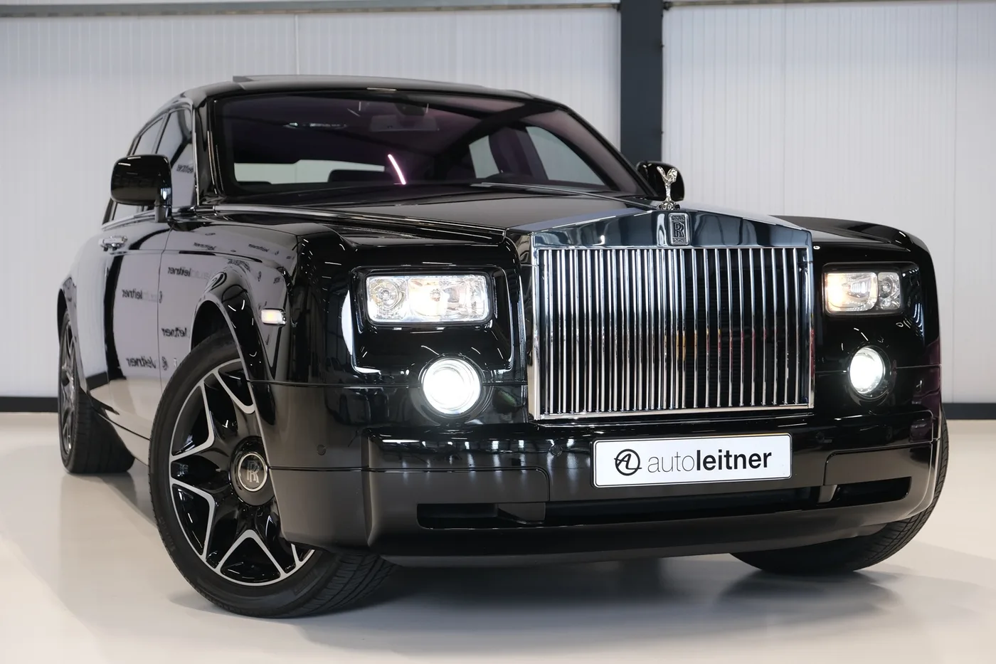 2007 Rolls-Royce Phantom offered by a collector car dealer in Alkmaar, Netherlands, photo 7 of 15
