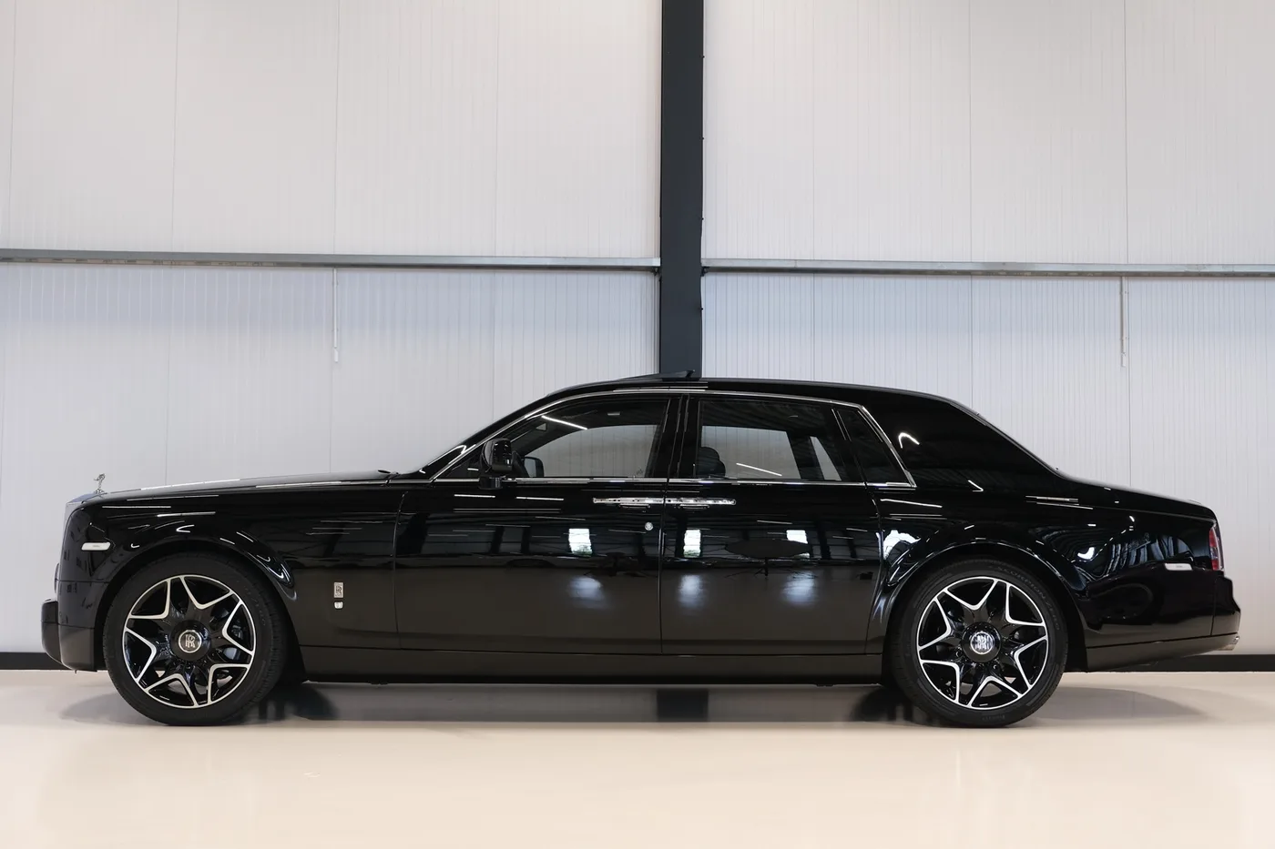 2007 Rolls-Royce Phantom offered by a collector car dealer in Alkmaar, Netherlands, photo 9 of 15
