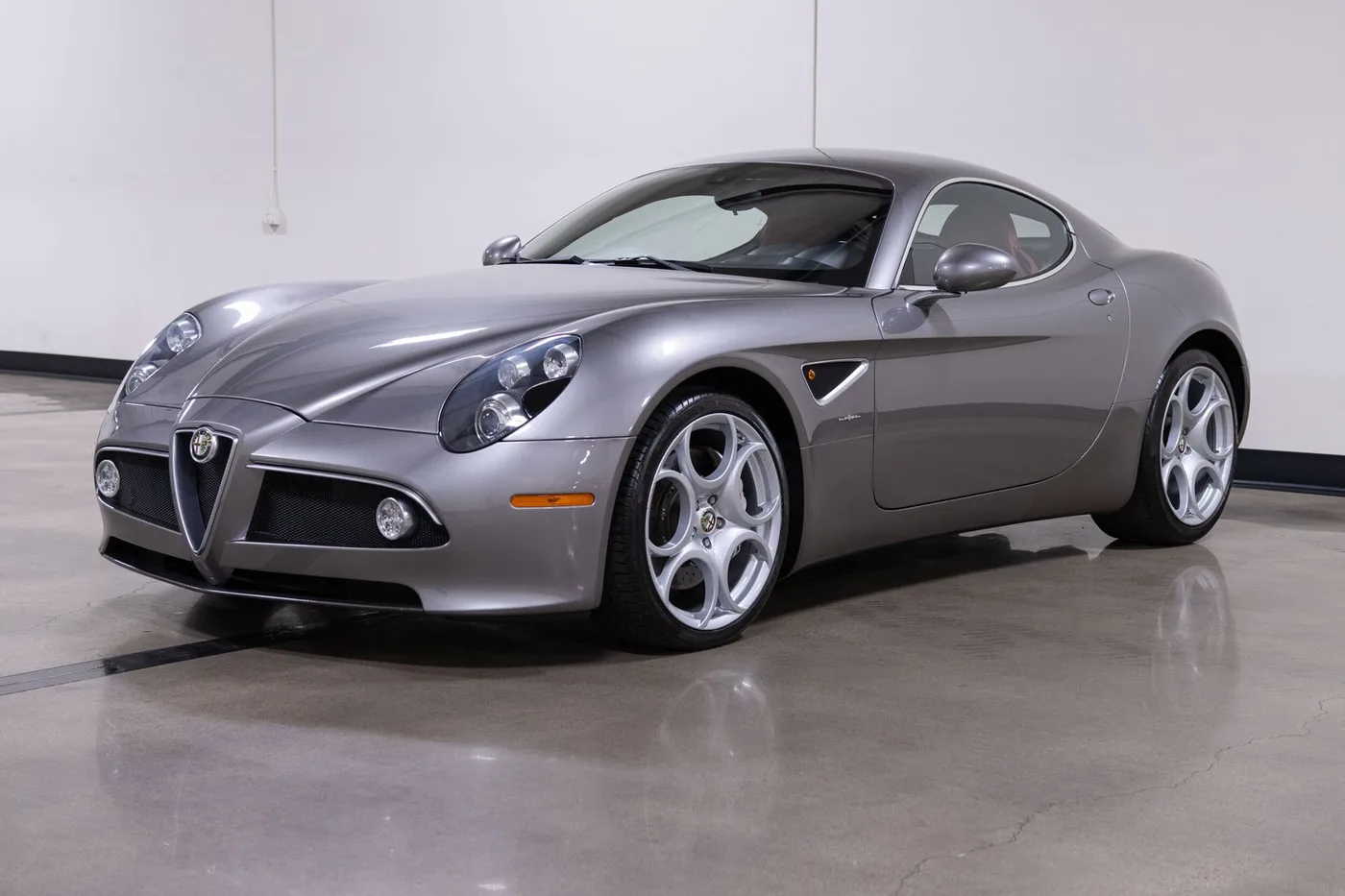 2008 Alfa Romeo 8C Competizione sold by a specialist dealer in Costa Mesa, United States, photo 4 of 15