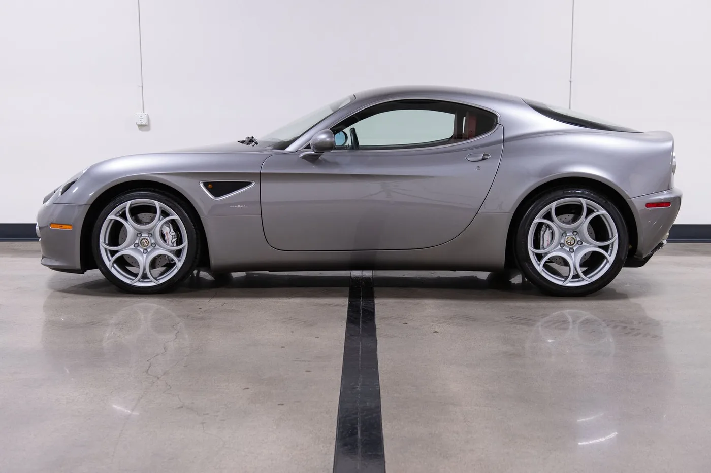 2008 Alfa Romeo 8C Competizione sold by a specialist dealer in Costa Mesa, United States, photo 6 of 15