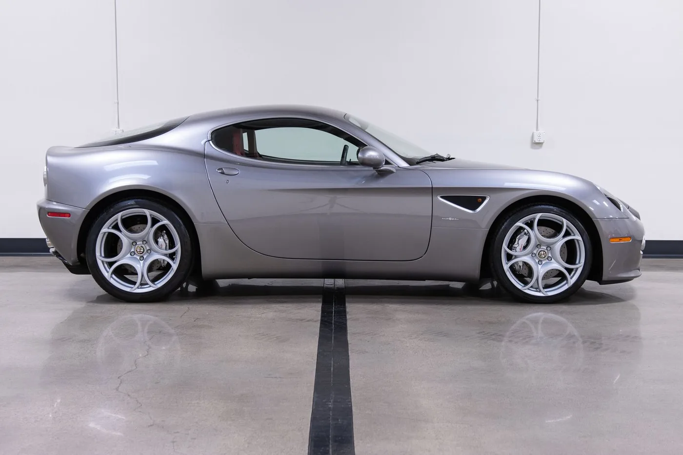 2008 Alfa Romeo 8C Competizione sold by a specialist dealer in Costa Mesa, United States, photo 9 of 15