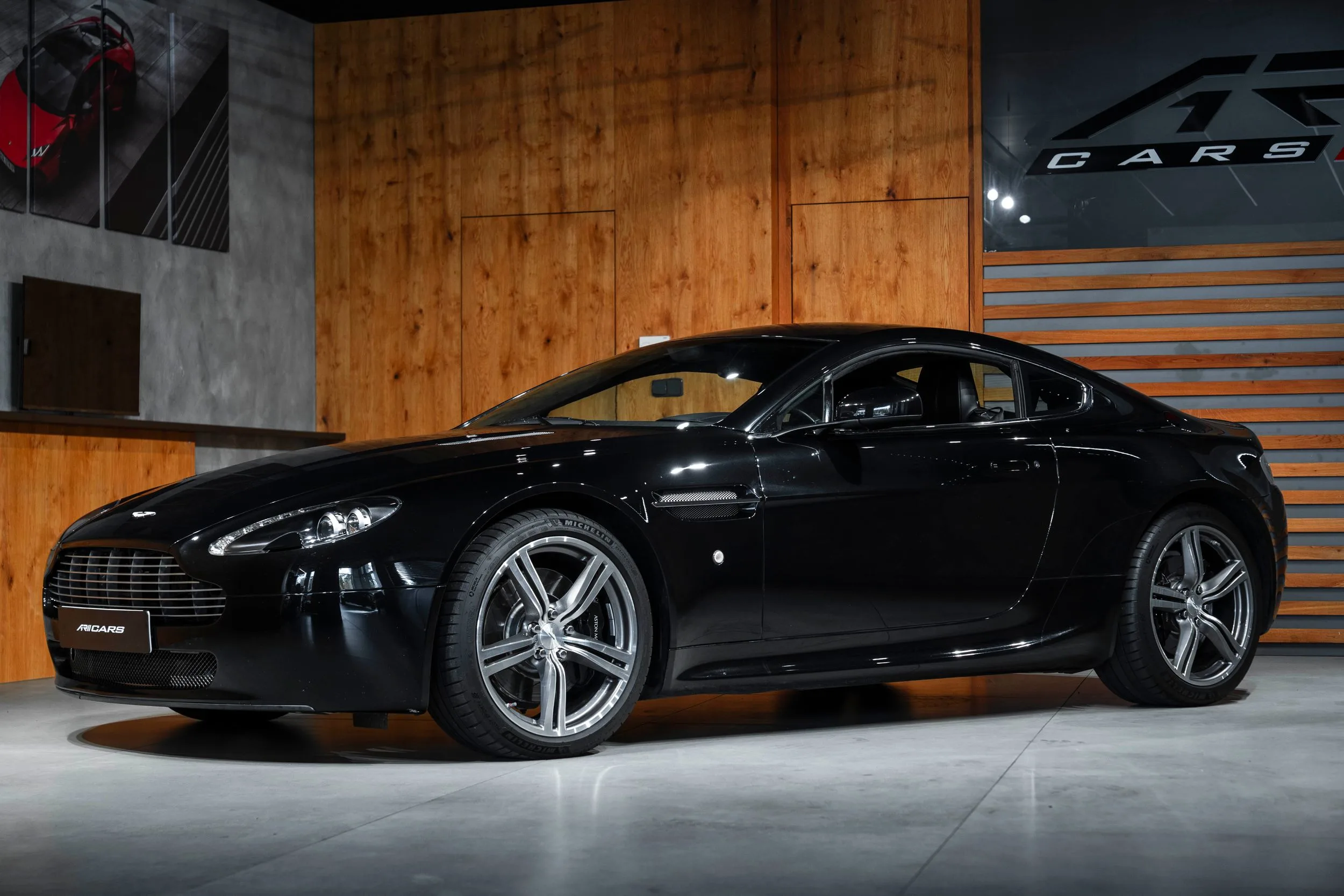 2008 Aston Martin V8 Vantage N400 angeboten von einem Spezialhändler in Bratislava, Slowakei, Hauptfoto