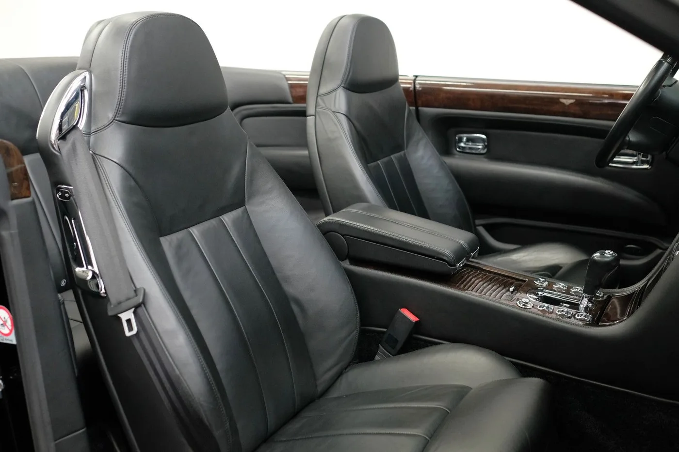 2008 Bentley Azure angeboten von einem Fachhändler in Nuremberg, Deutschland, Foto 13 von 15