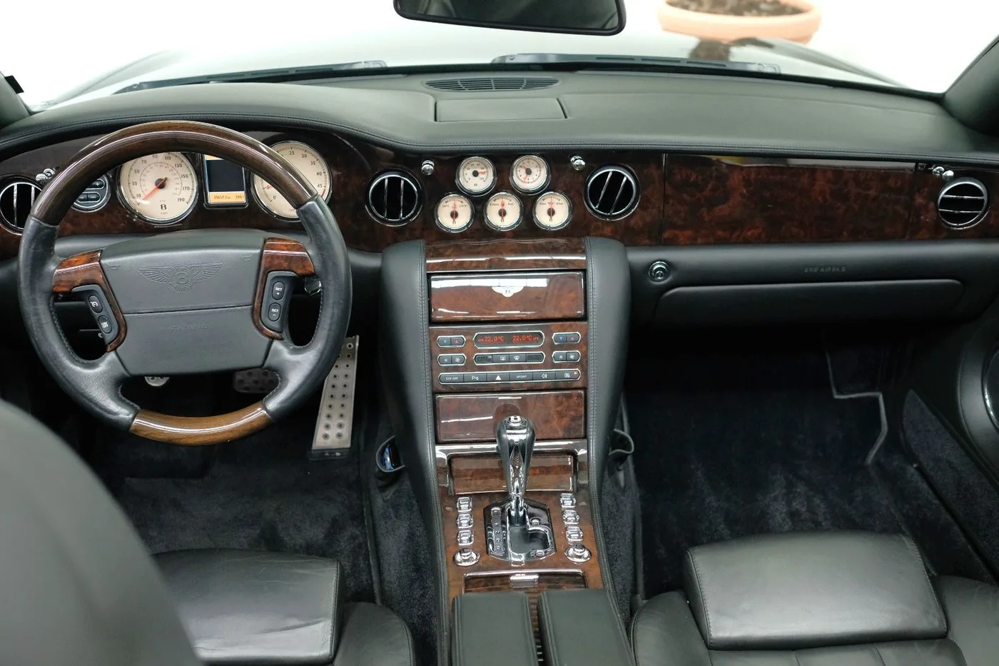 2008 Bentley Azure angeboten von einem Fachhändler in Nuremberg, Deutschland, Foto 14 von 15