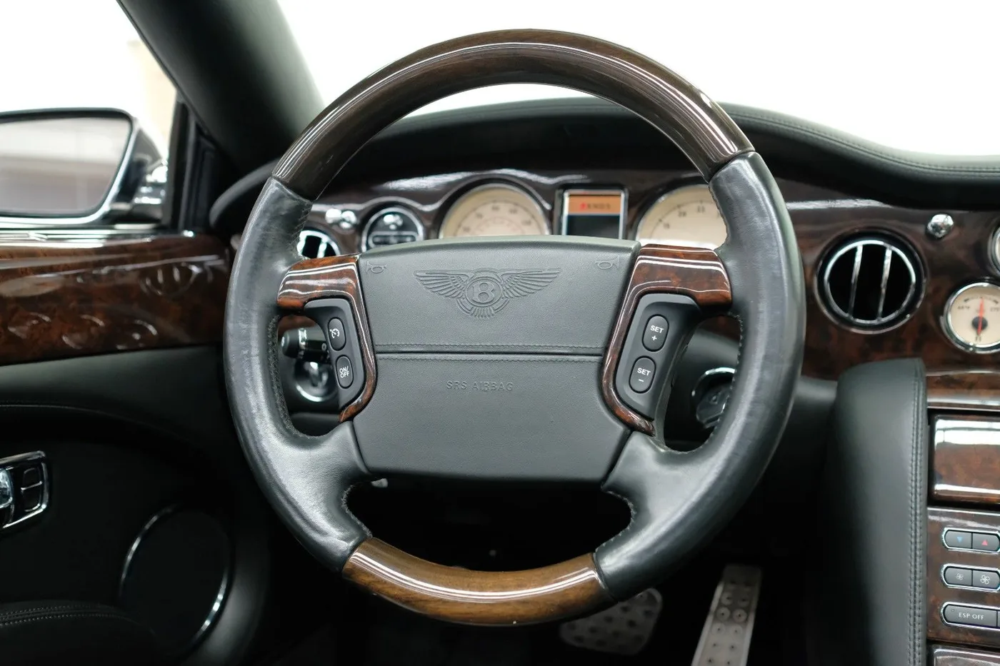2008 Bentley Azure angeboten von einem Fachhändler in Nuremberg, Deutschland, Foto 15 von 15
