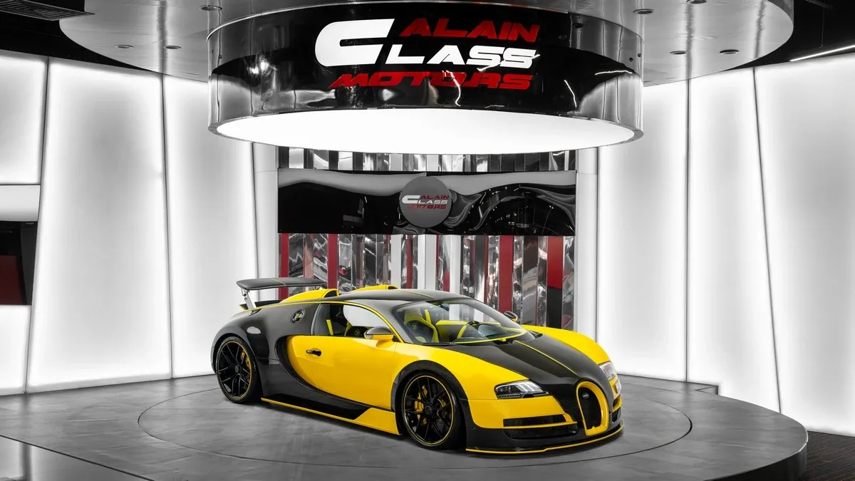 2008 Bugatti Veyron proposée par un concessionnaire spécialisé à Dubai, Émirats arabes unis, photo principale