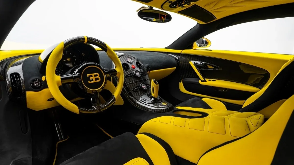2008 Bugatti Veyron proposée par un concessionnaire spécialisé à Dubai, Émirats arabes unis, photo 14 sur 25
