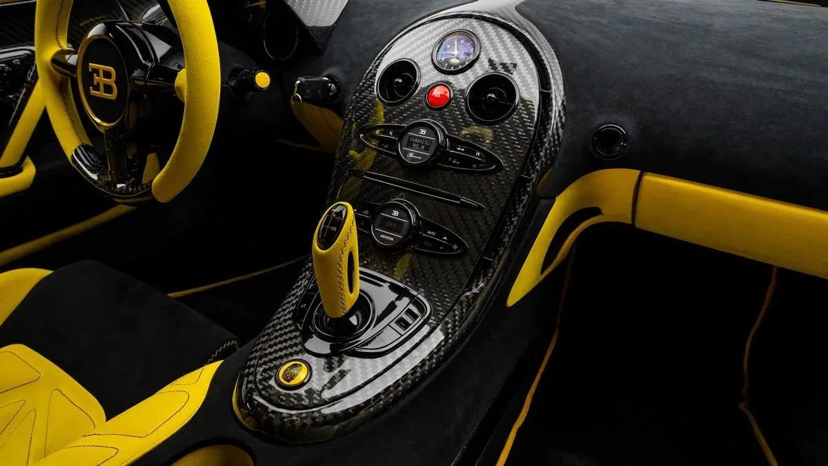 2008 Bugatti Veyron proposée par un concessionnaire spécialisé à Dubai, Émirats arabes unis, photo 20 sur 25