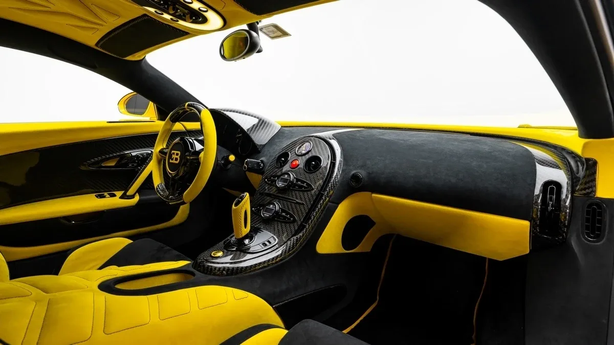 2008 Bugatti Veyron proposée par un concessionnaire spécialisé à Dubai, Émirats arabes unis, photo 21 sur 25