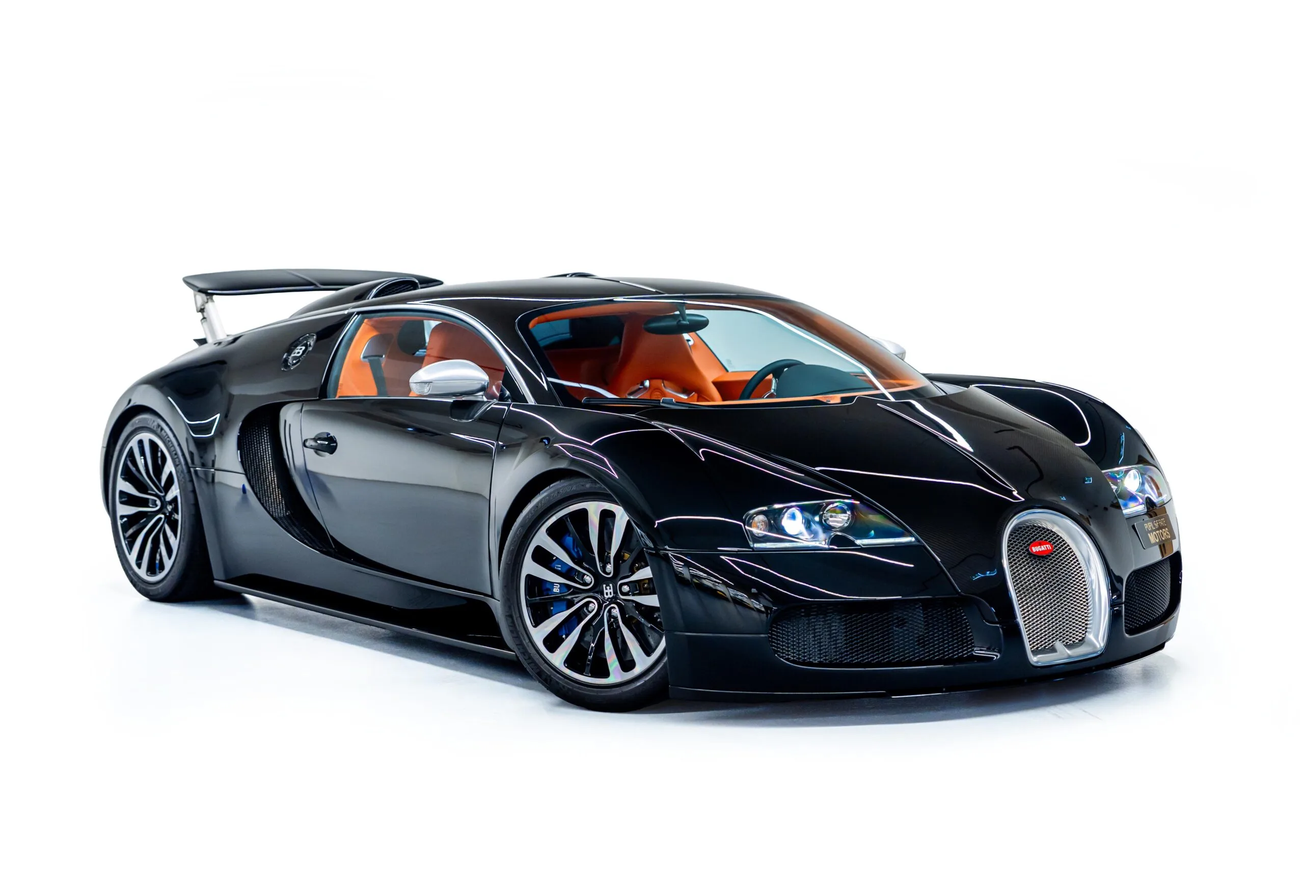 2008 Bugatti Veyron Sang Noir proposée par un concessionnaire spécialisé à Dubaï, Émirats arabes unis, photo principale