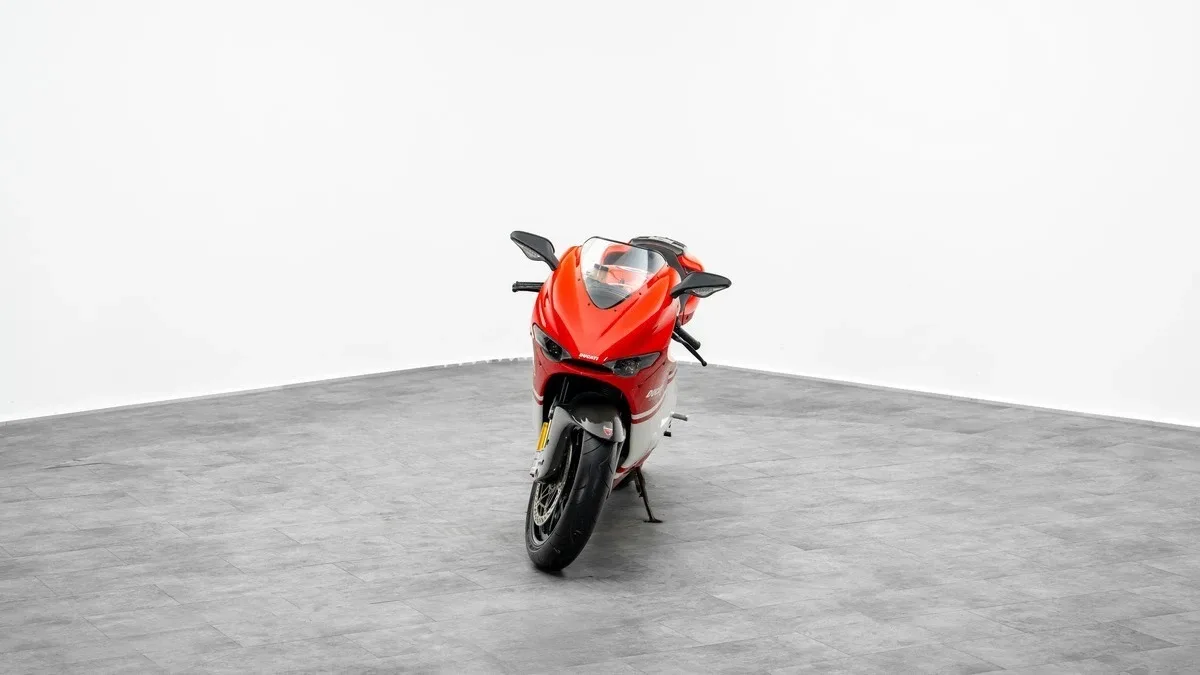 2008 Ducati Desmosedici RR proposée par un concessionnaire spécialisé à Dubai, Émirats arabes unis, photo 4 sur 15
