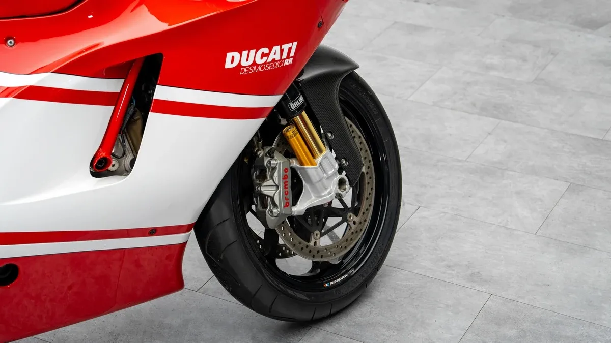 2008 Ducati Desmosedici RR proposée par un concessionnaire spécialisé à Dubai, Émirats arabes unis, photo 10 sur 15
