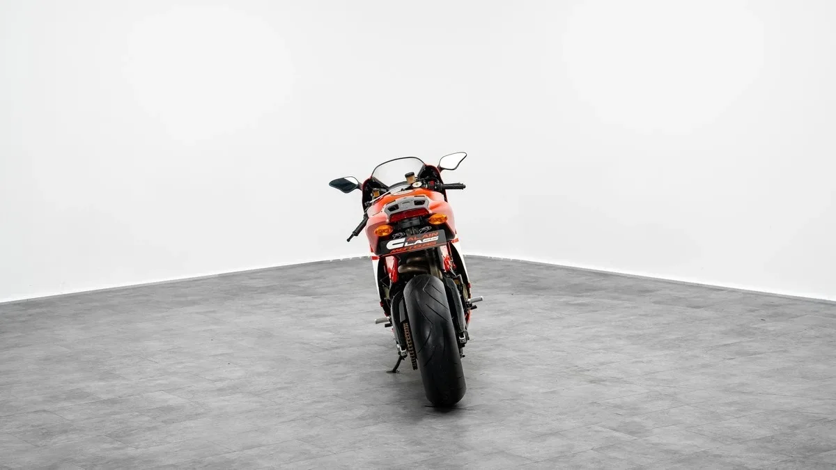 2008 Ducati Desmosedici RR proposée par un concessionnaire spécialisé à Dubai, Émirats arabes unis, photo 15 sur 15
