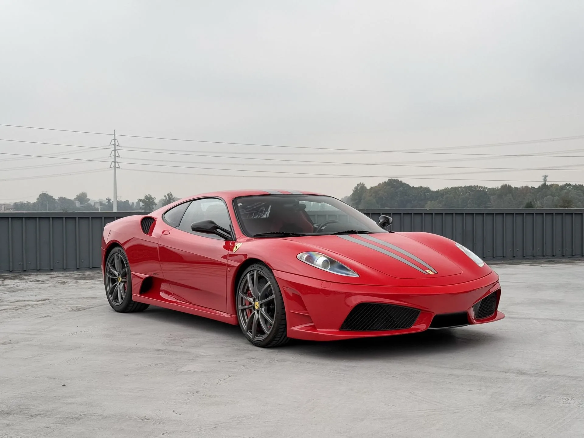 2008 Ferrari 430 Scuderia en un concesionario especializado de Zibido San Giacomo, Italia, foto principal