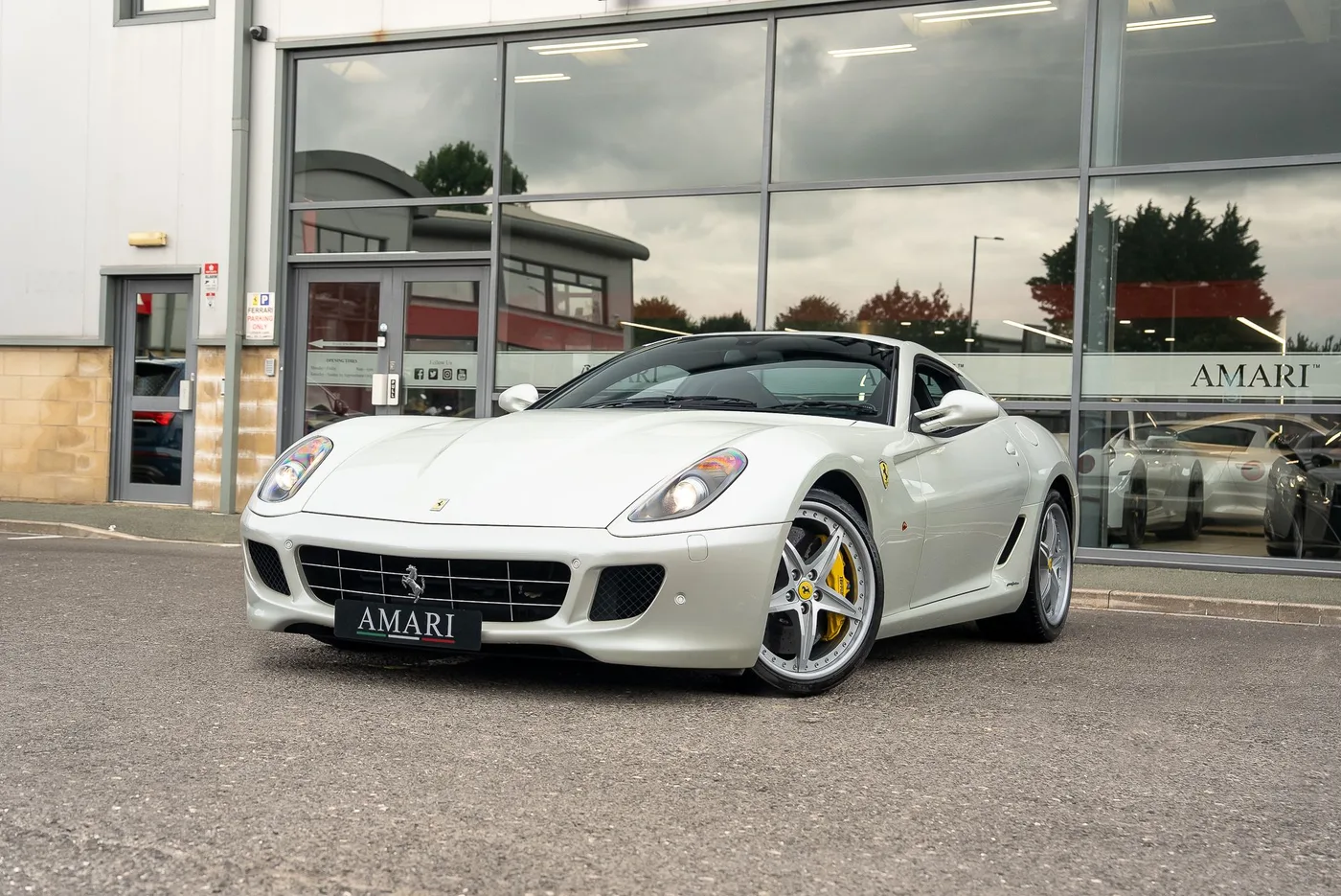 2008 Ferrari 599 GTB Fiorano offered by a supercar dealer in Preston, United Kingdom, photo 12 of 25