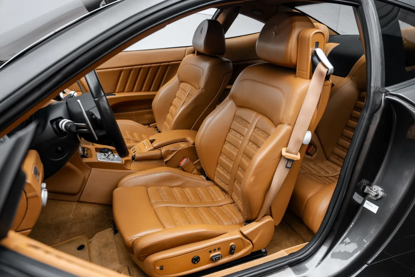 2008 Ferrari 612 Scaglietti F1 offered by a specialist dealer in Putzbrunn, Germany, photo 8 of 17