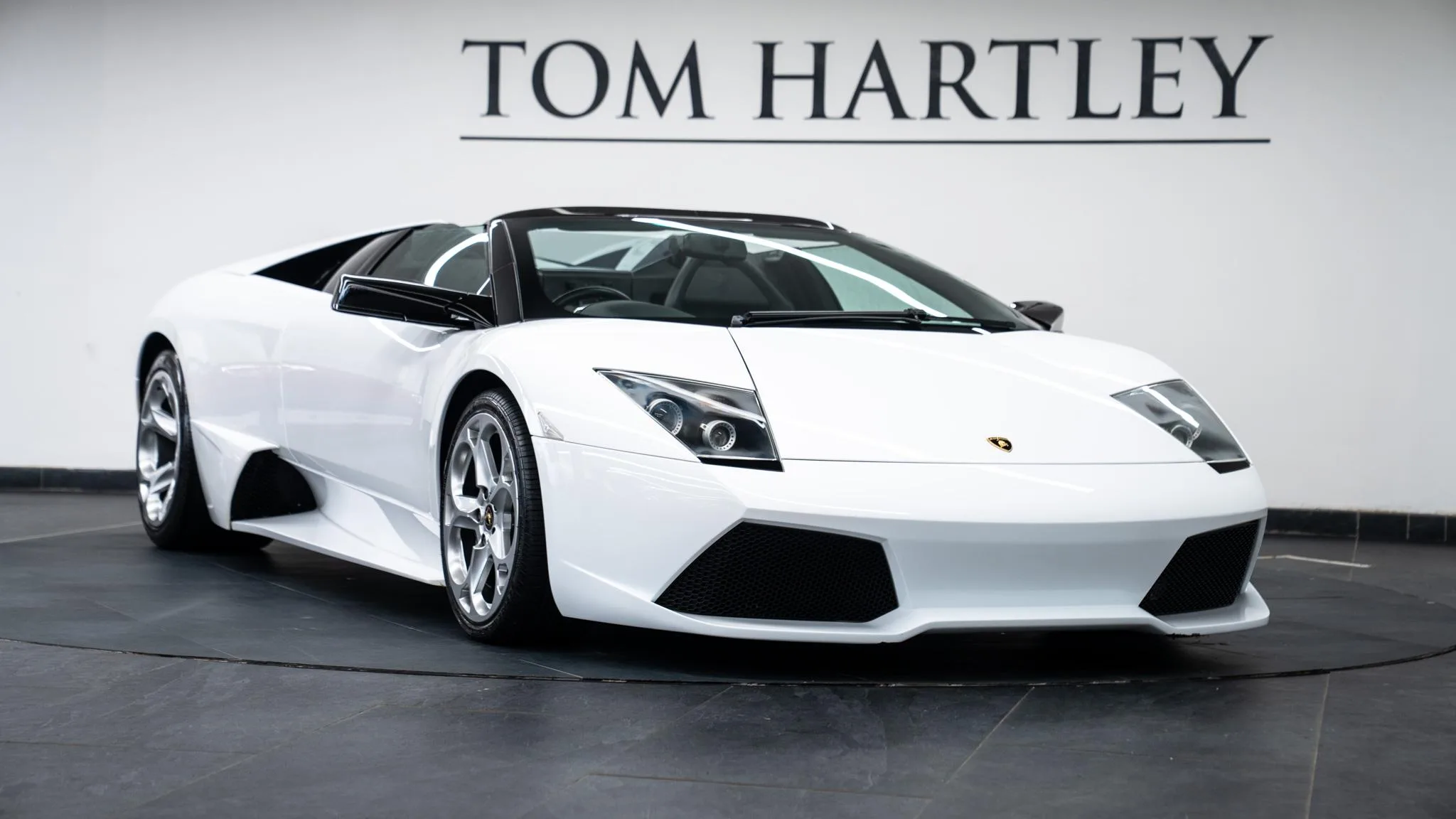 2008 Lamborghini Murciélago LP 640 Roadster en un concesionario especializado de Swadlincote, Reino Unido, foto principal