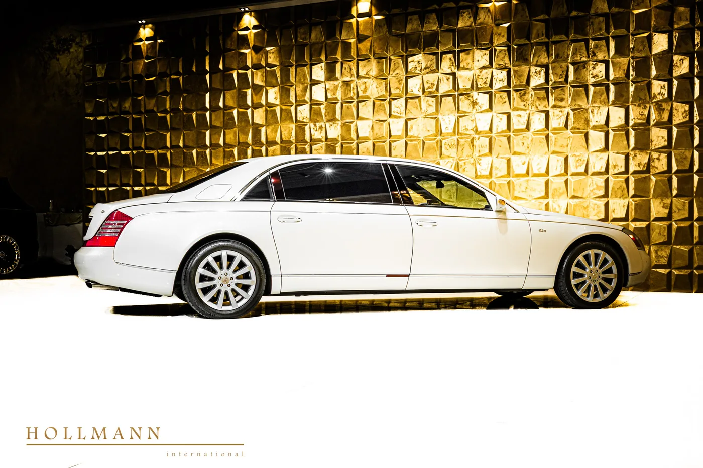 2008 Maybach 62 S offered by a specialist dealer in Stuhr, Germany, photo 3 of 8