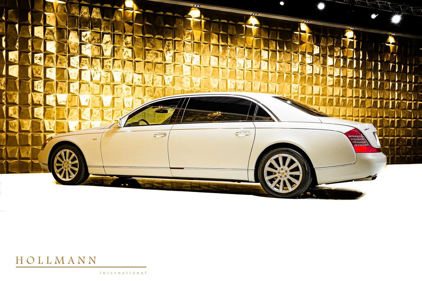 2008 Maybach 62 S offered by a specialist dealer in Stuhr, Germany, photo 5 of 8