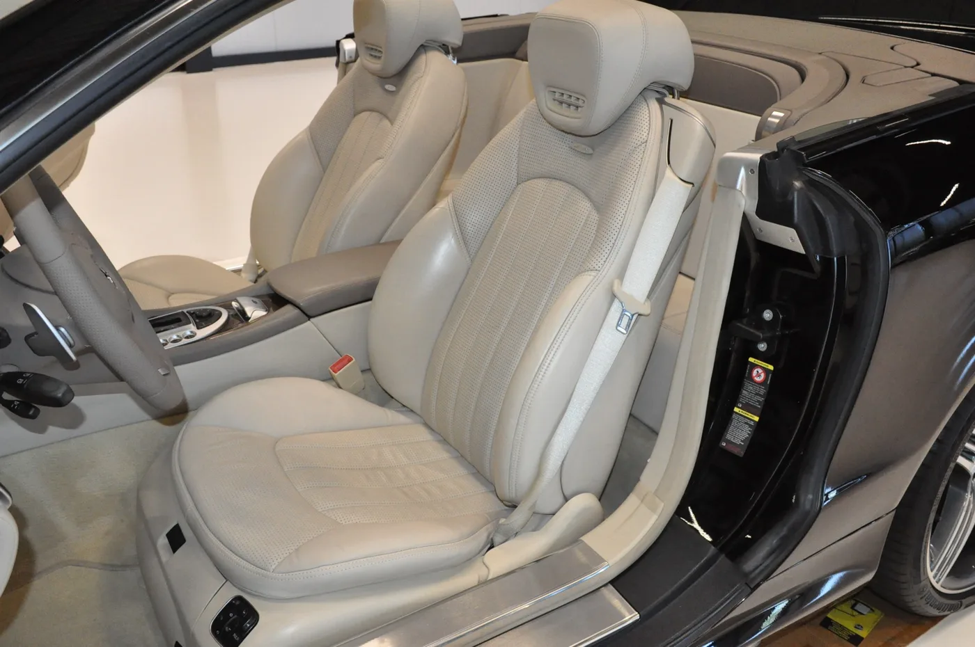 2008 Mercedes-AMG SL 63 offered by a collector car dealer in Alkmaar, Netherlands, photo 6 of 15