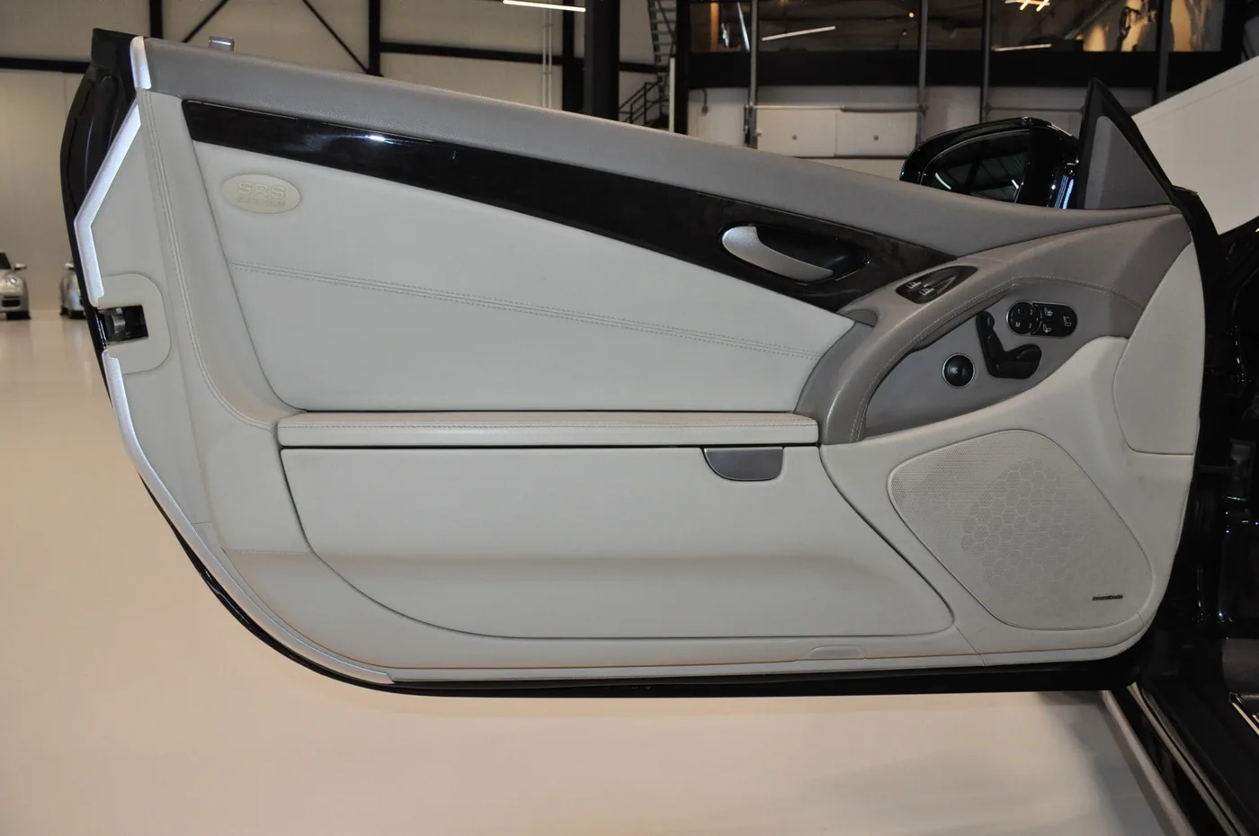 2008 Mercedes-AMG SL 63 offered by a collector car dealer in Alkmaar, Netherlands, photo 12 of 15