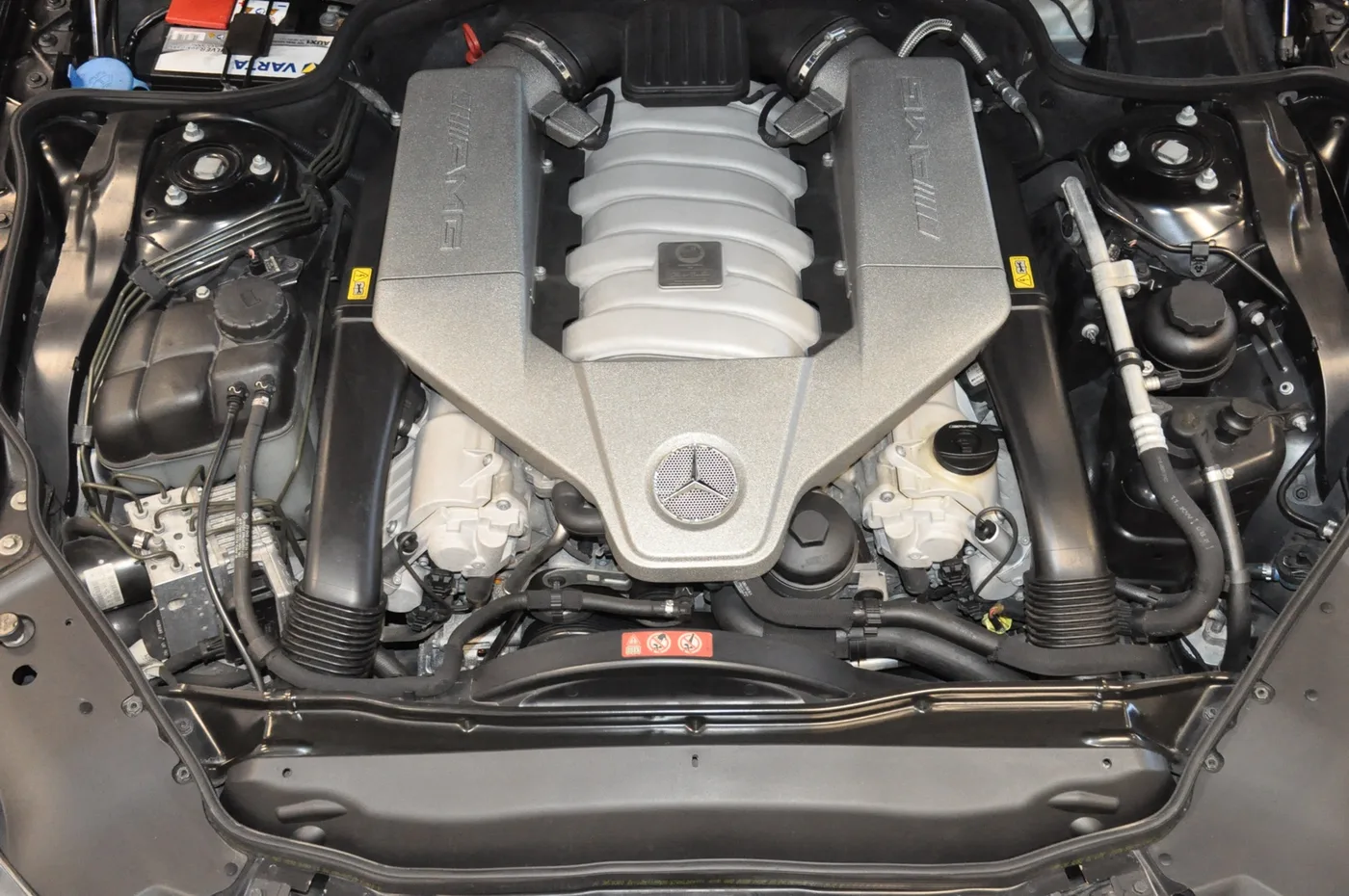 2008 Mercedes-AMG SL 63 offered by a collector car dealer in Alkmaar, Netherlands, photo 14 of 15