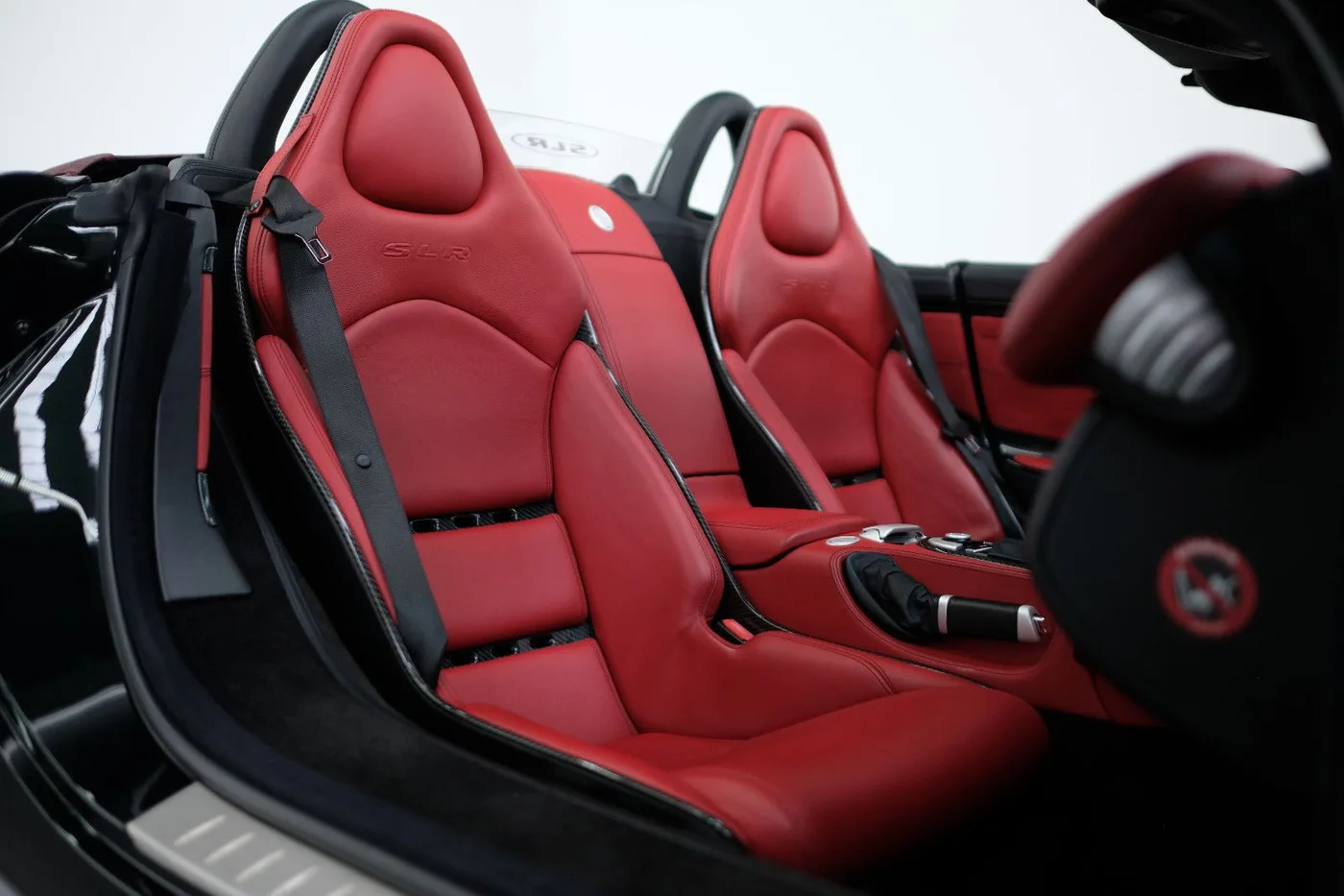 2008 Mercedes-Benz SLR McLaren Roadster offered by a specialist dealer in Nuremberg, Germany, photo 13 of 15