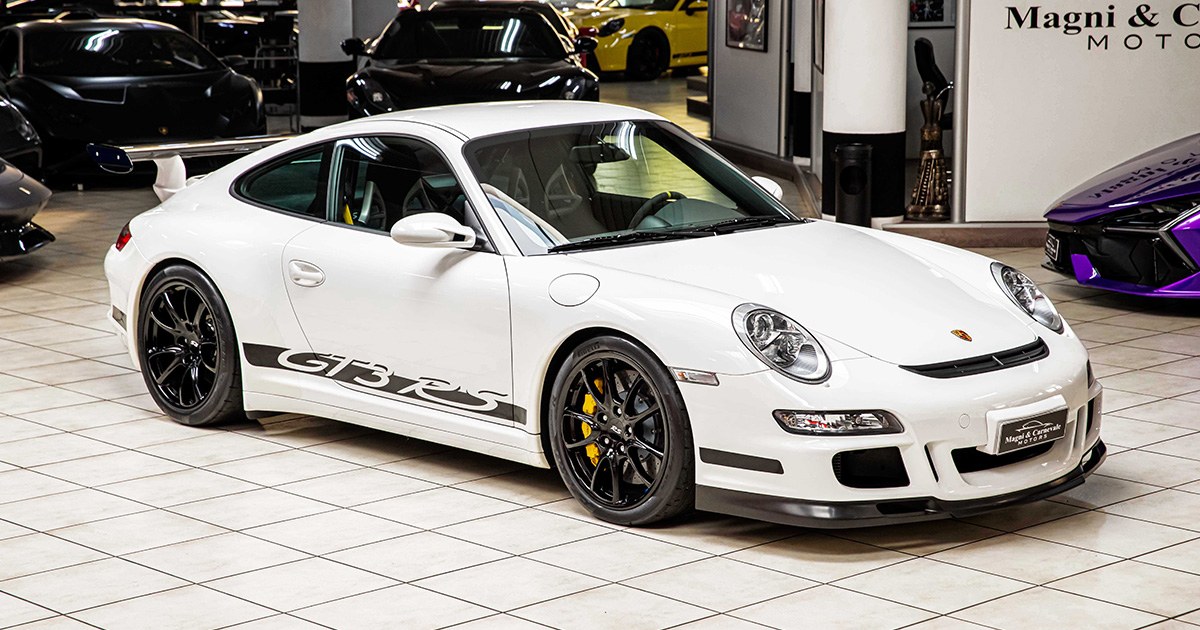2008 Porsche 911 GT3 RS proposée par un concessionnaire spécialisé à Milan, Italie, photo principale