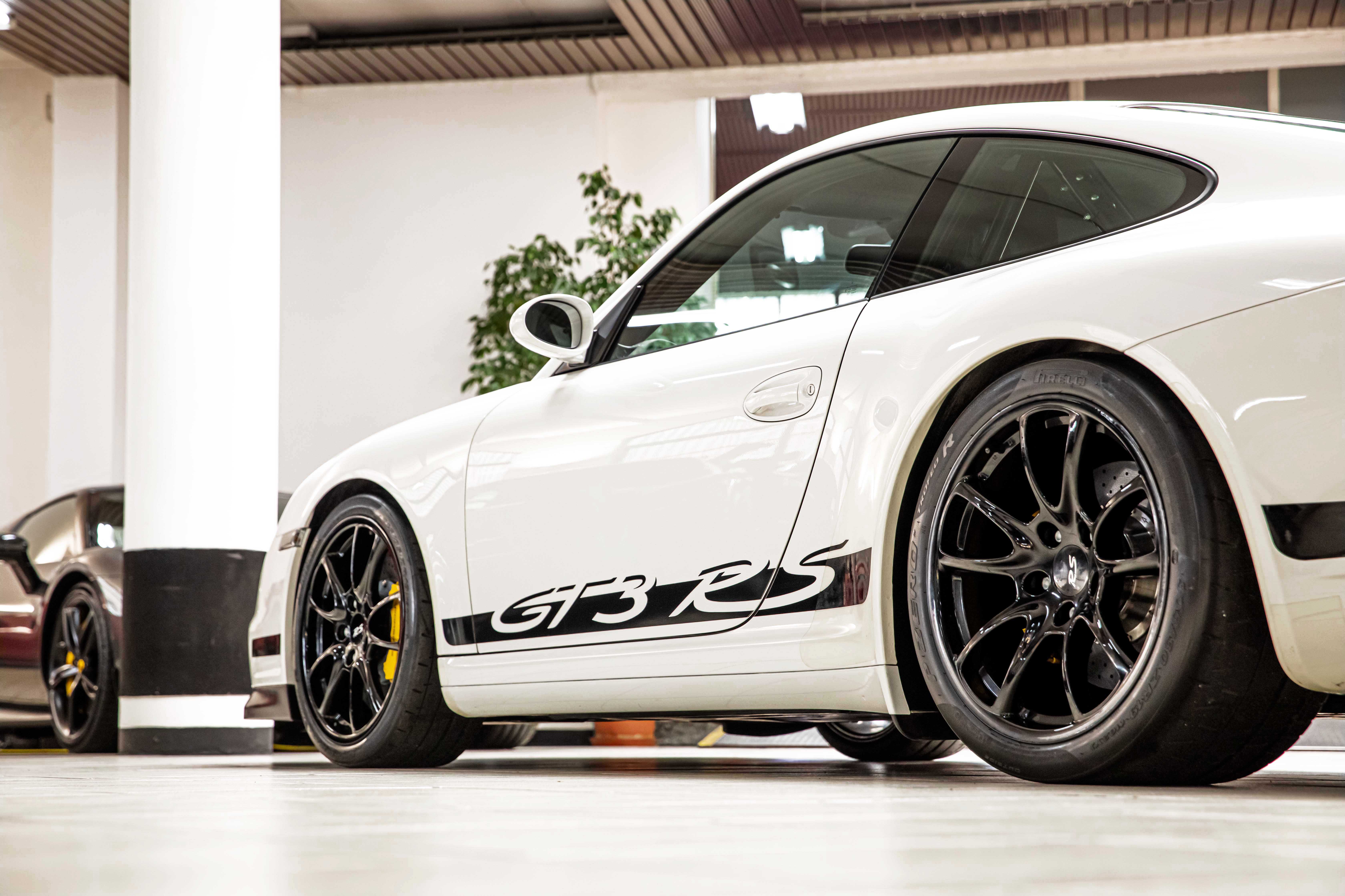 2008 Porsche 911 GT3 RS proposée par un concessionnaire spécialisé à Milan, Italie, photo 6 sur 20