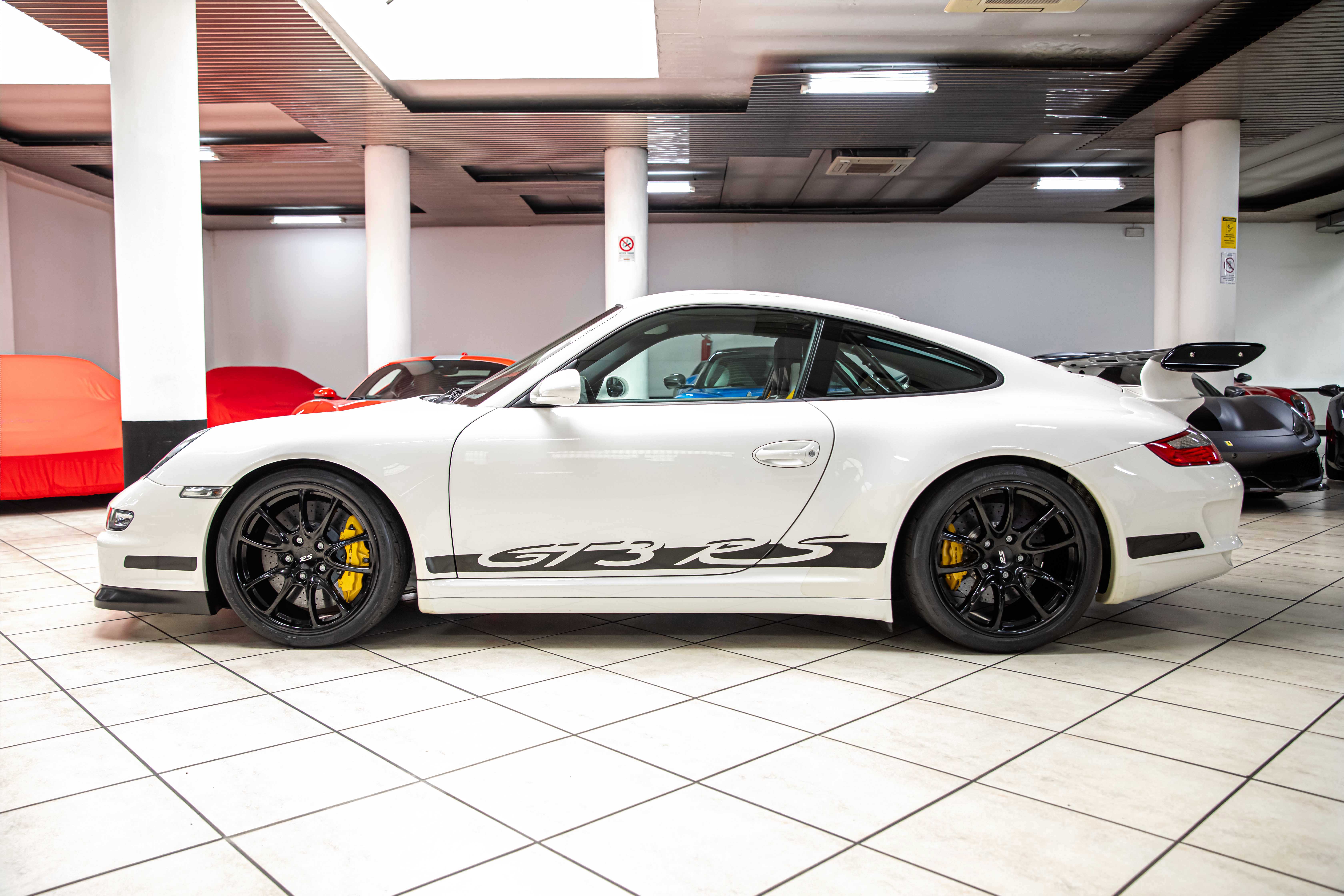2008 Porsche 911 GT3 RS proposée par un concessionnaire spécialisé à Milan, Italie, photo 9 sur 20