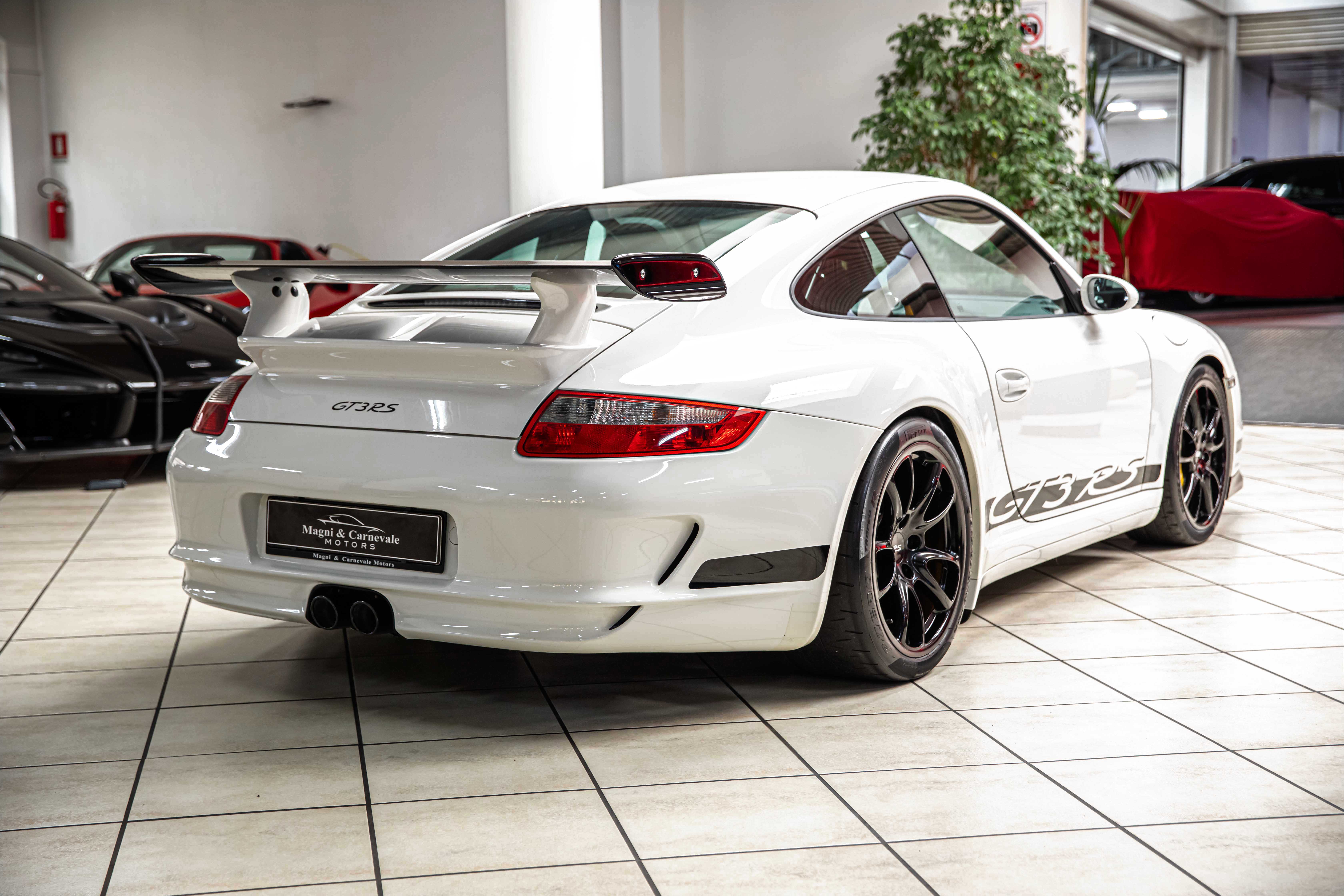 2008 Porsche 911 GT3 RS proposée par un concessionnaire spécialisé à Milan, Italie, photo 12 sur 20