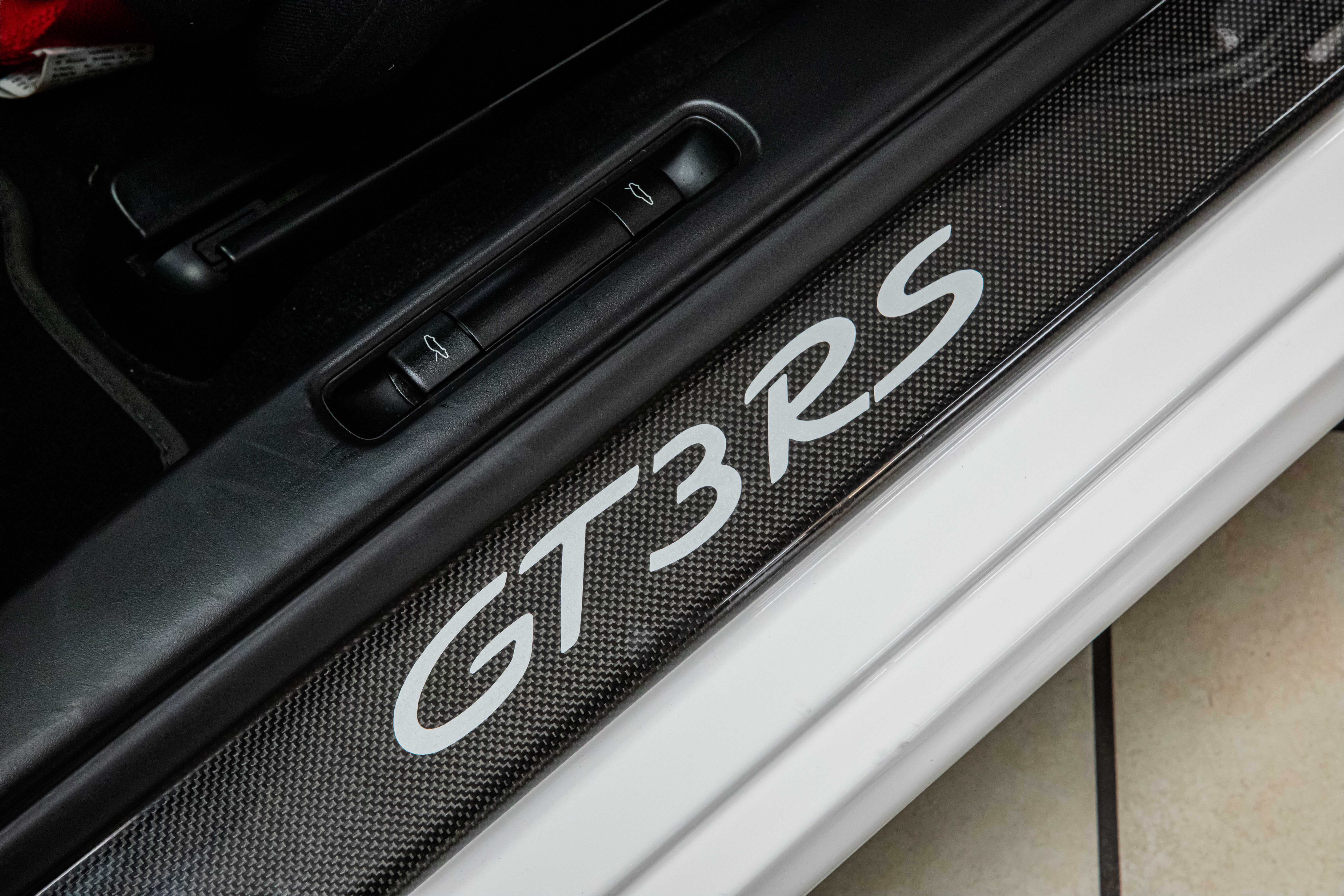 2008 Porsche 911 GT3 RS proposée par un concessionnaire spécialisé à Milan, Italie, photo 17 sur 20