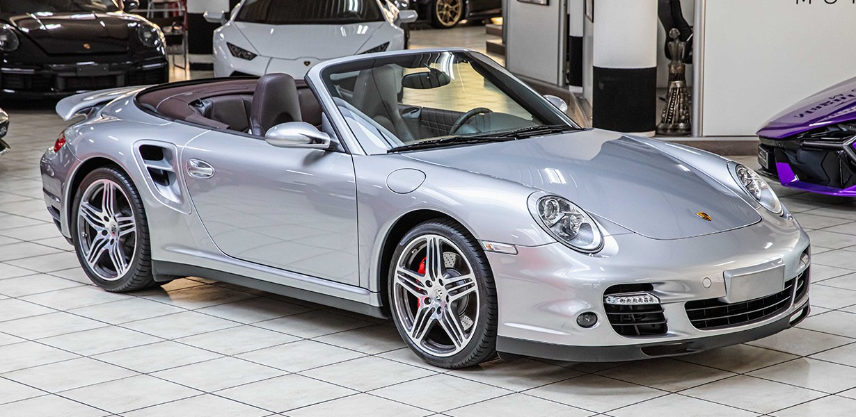 2008 Porsche 911 Turbo Cabriolet MK1 proposée par un concessionnaire spécialisé à Milan, Italie, photo principale