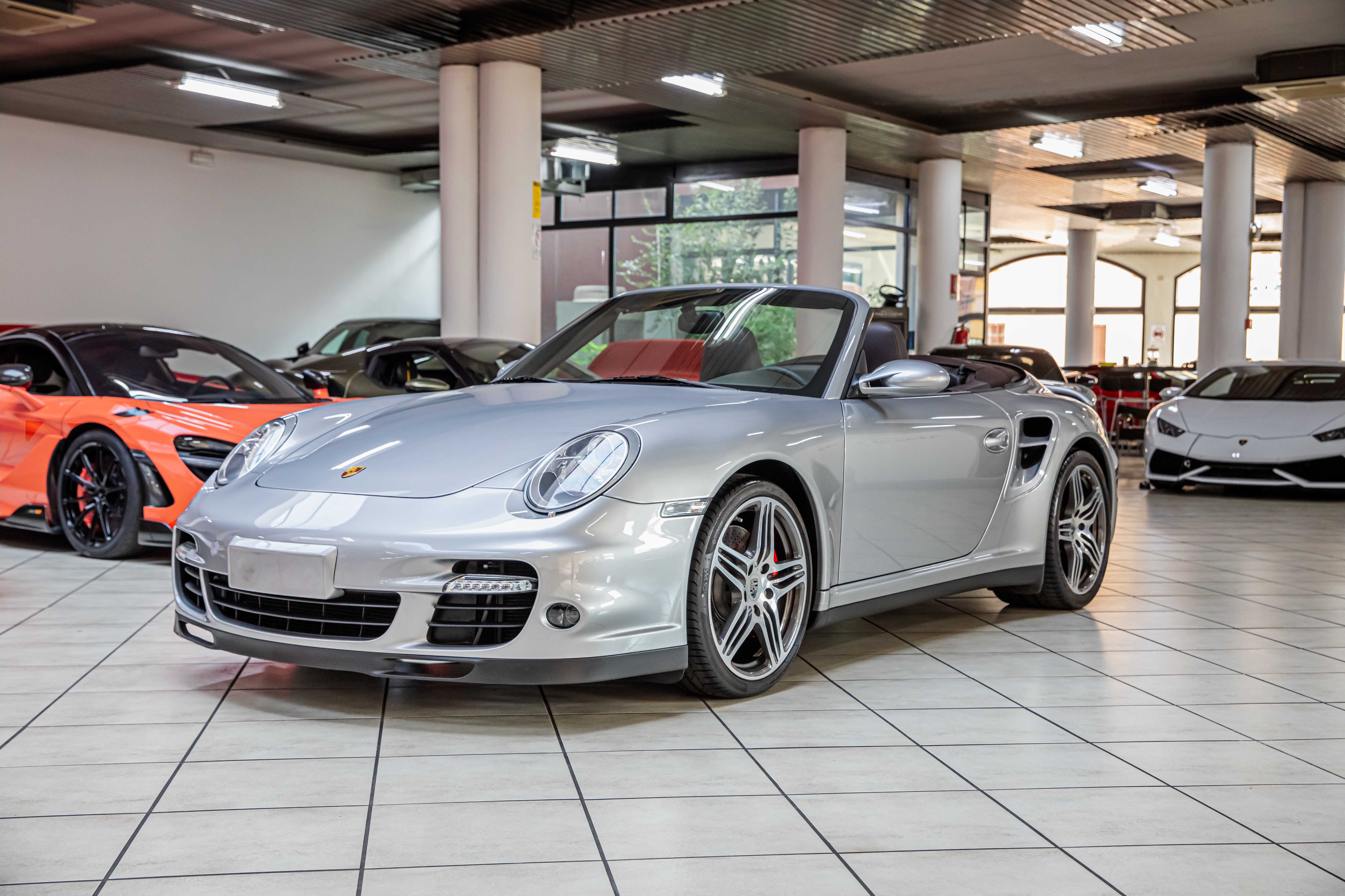 2008 Porsche 911 Turbo Cabriolet MK1 proposée par un concessionnaire spécialisé à Milan, Italie, photo 9 sur 20