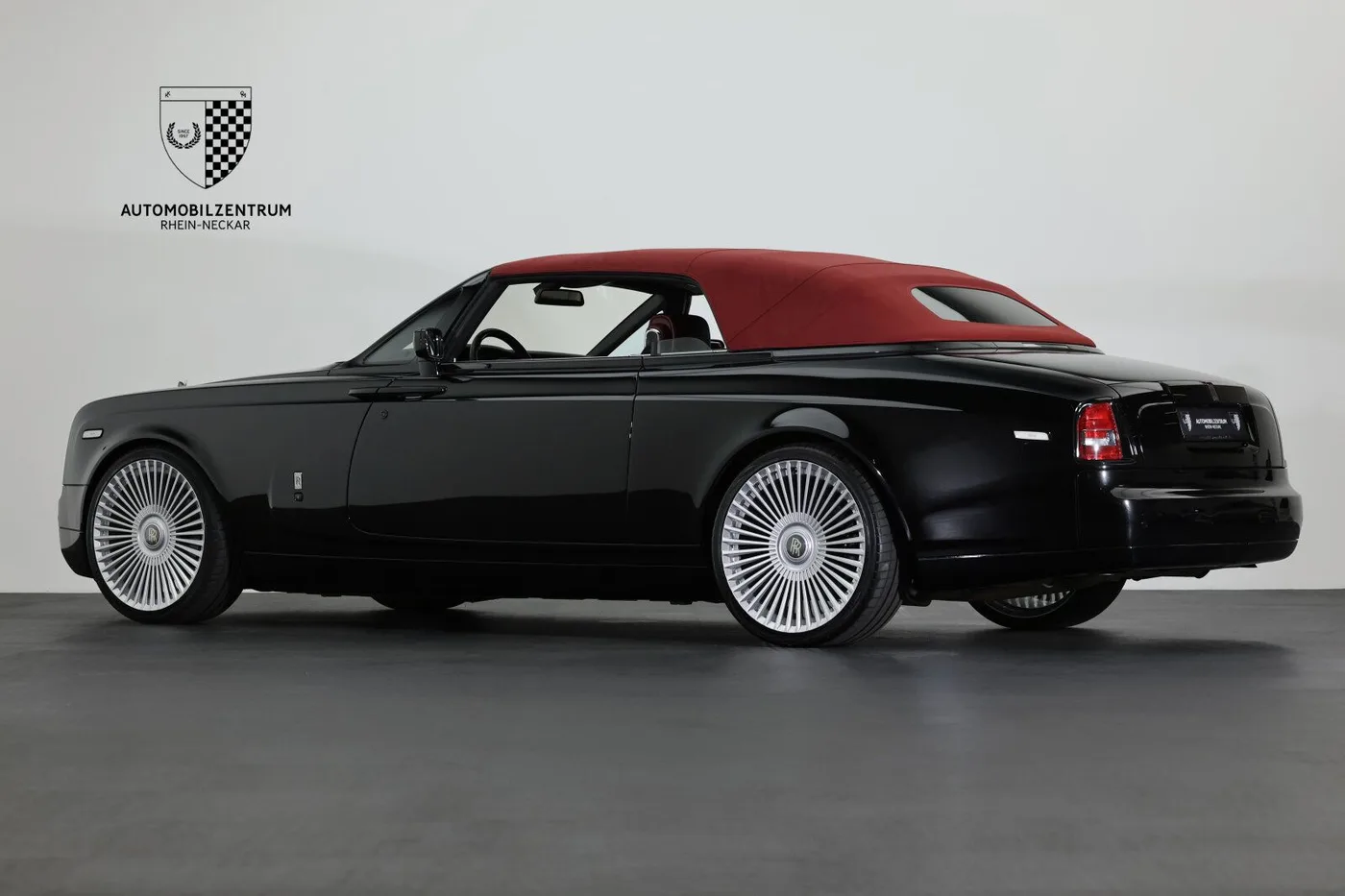 2008 Rolls-Royce Phantom Drophead Coupé offered by a supercar dealer in Viernheim, Germany, photo 6 of 25
