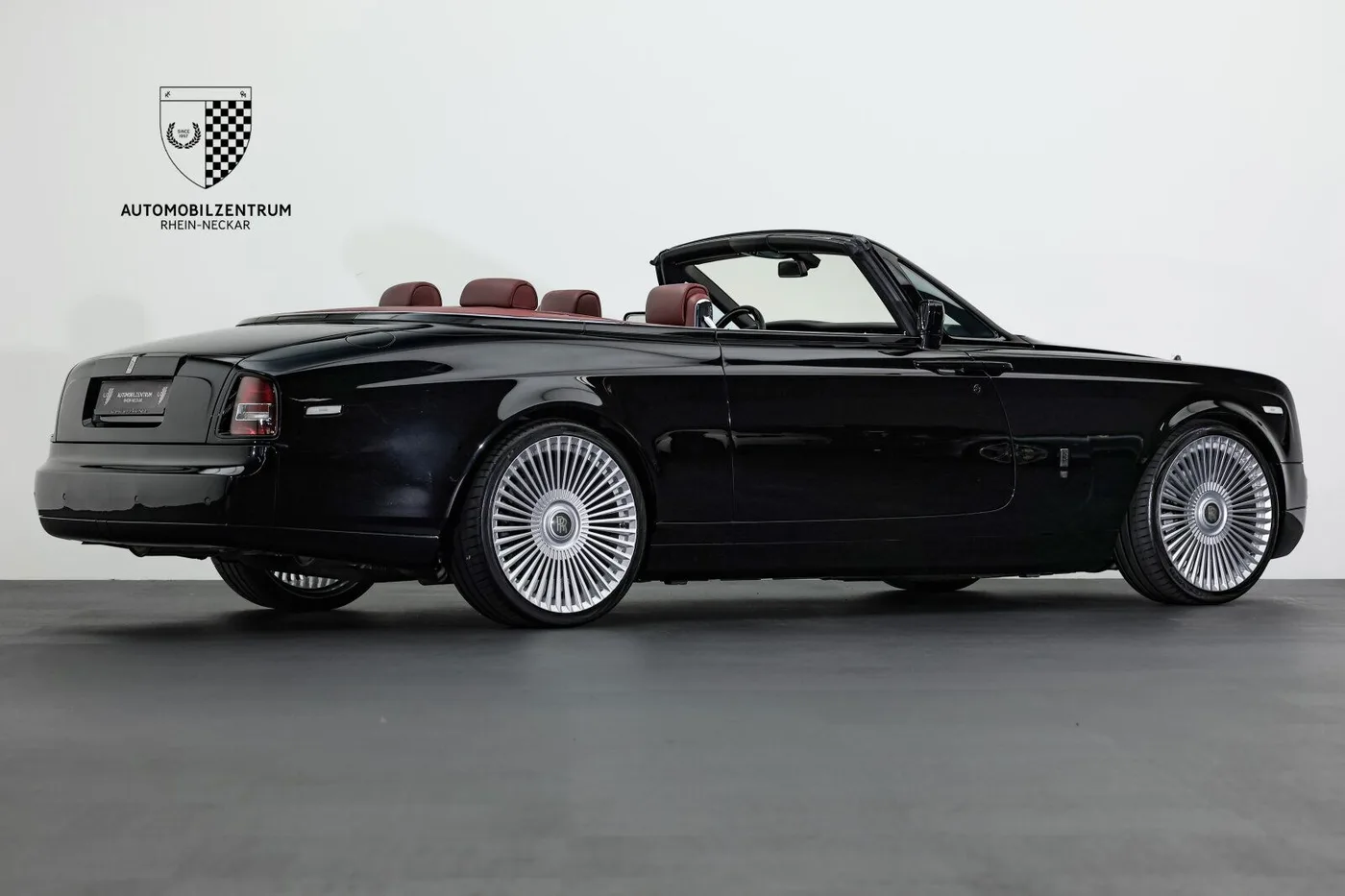 2008 Rolls-Royce Phantom Drophead Coupé offered by a supercar dealer in Viernheim, Germany, photo 8 of 25