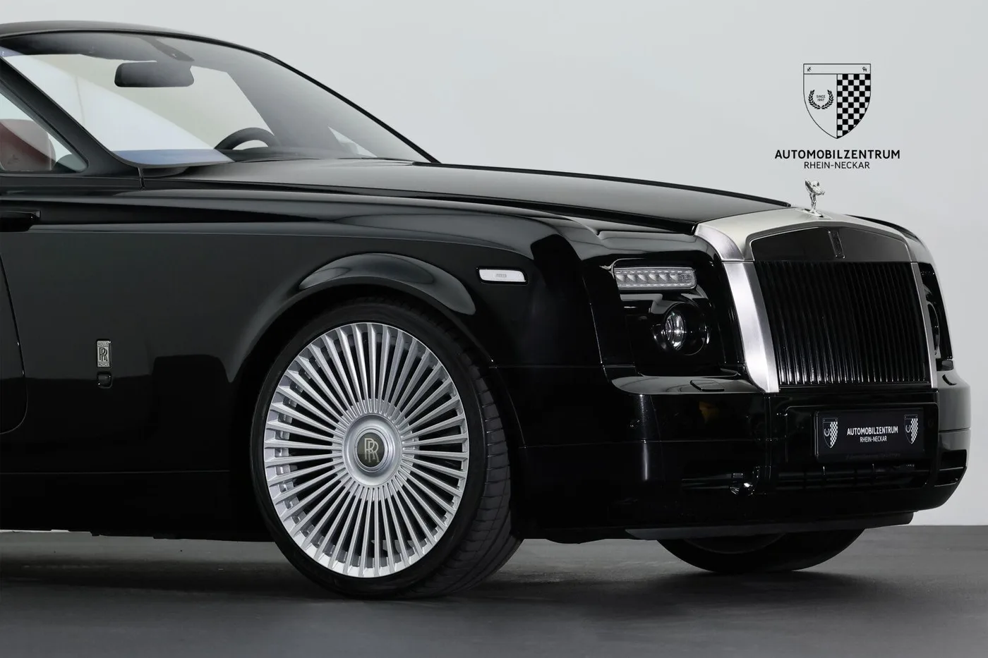 2008 Rolls-Royce Phantom Drophead Coupé offered by a supercar dealer in Viernheim, Germany, photo 10 of 25