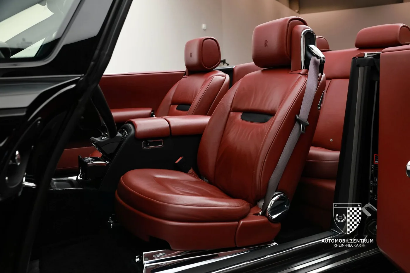 2008 Rolls-Royce Phantom Drophead Coupé offered by a supercar dealer in Viernheim, Germany, photo 16 of 25