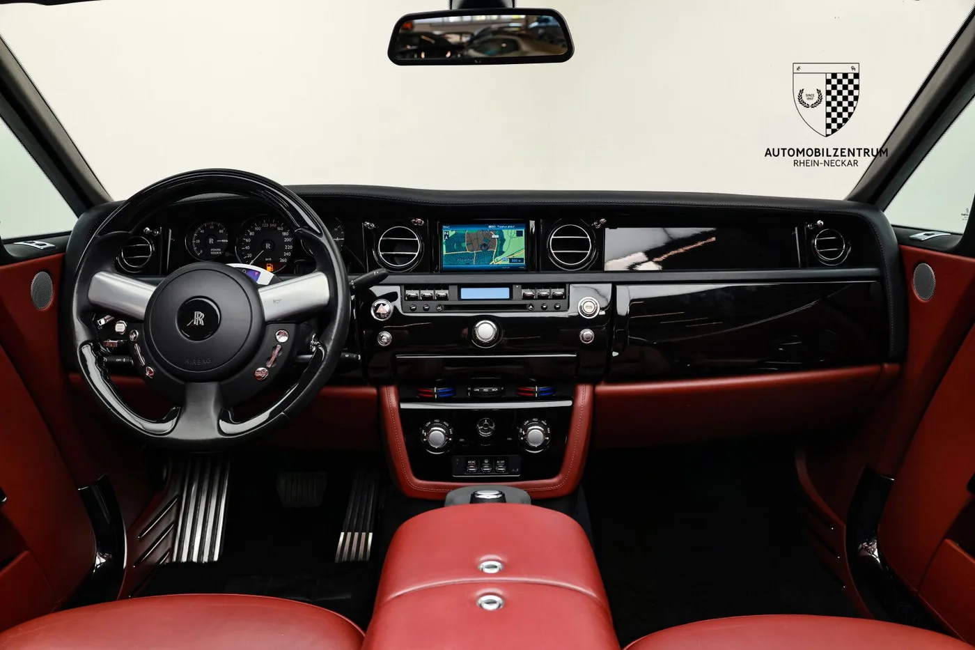 2008 Rolls-Royce Phantom Drophead Coupé offered by a supercar dealer in Viernheim, Germany, photo 20 of 25