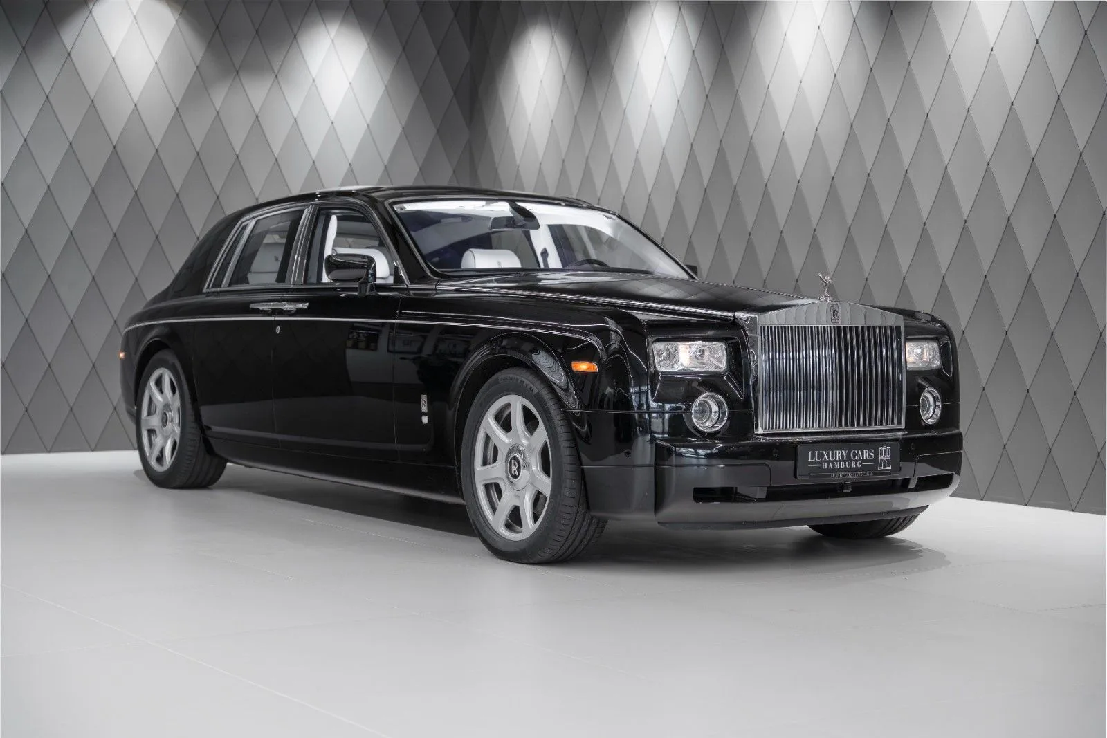 2008 Rolls-Royce Phantom offered by a supercar dealer in Schenefeld, Germany, main photo