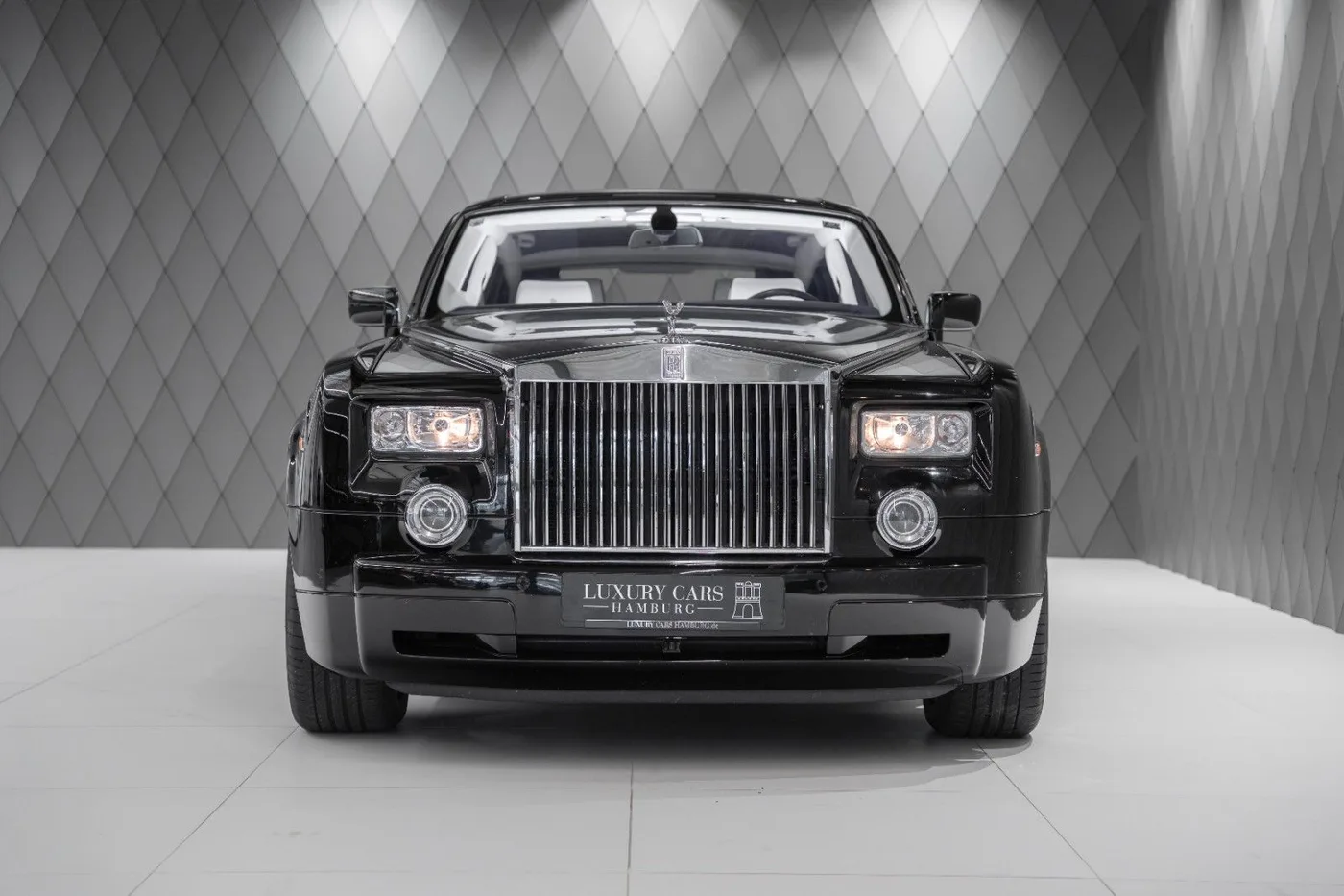 2008 Rolls-Royce Phantom offered by a supercar dealer in Schenefeld, Germany, photo 2 of 25
