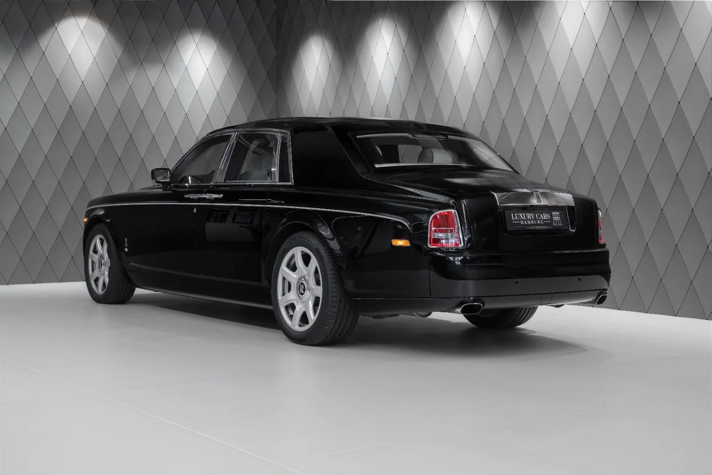2008 Rolls-Royce Phantom offered by a supercar dealer in Schenefeld, Germany, photo 6 of 25
