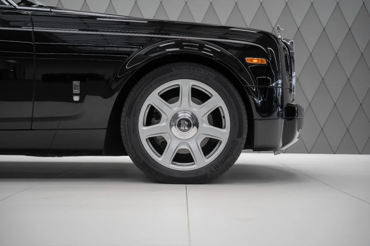 2008 Rolls-Royce Phantom offered by a supercar dealer in Schenefeld, Germany, photo 7 of 25