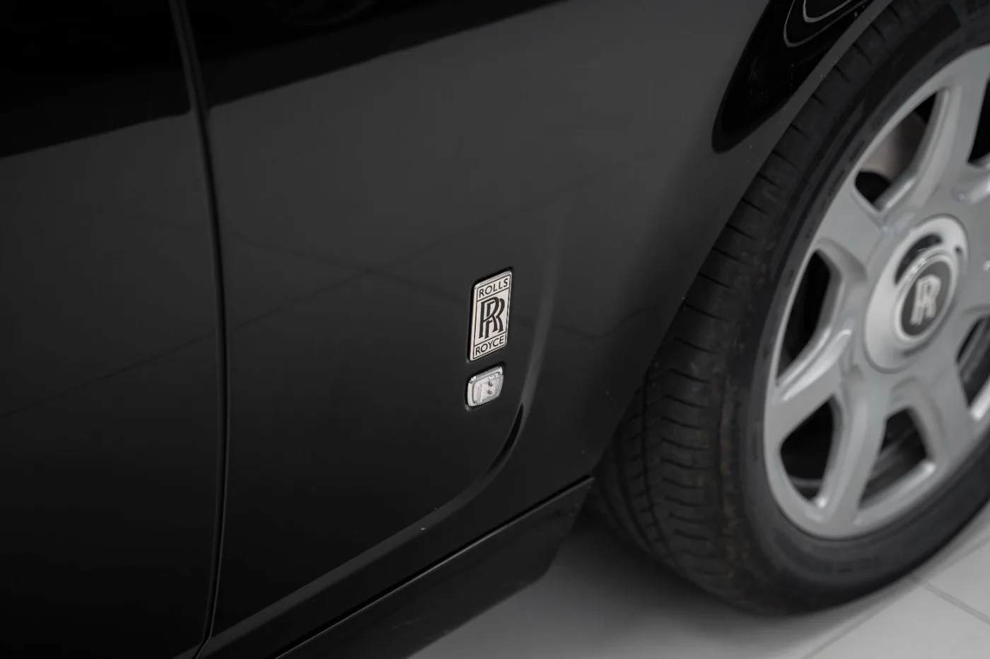 2008 Rolls-Royce Phantom offered by a supercar dealer in Schenefeld, Germany, photo 10 of 25