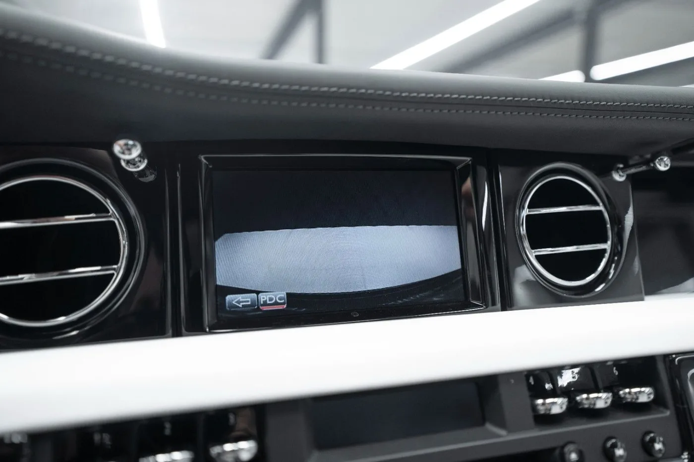 2008 Rolls-Royce Phantom offered by a supercar dealer in Schenefeld, Germany, photo 21 of 25
