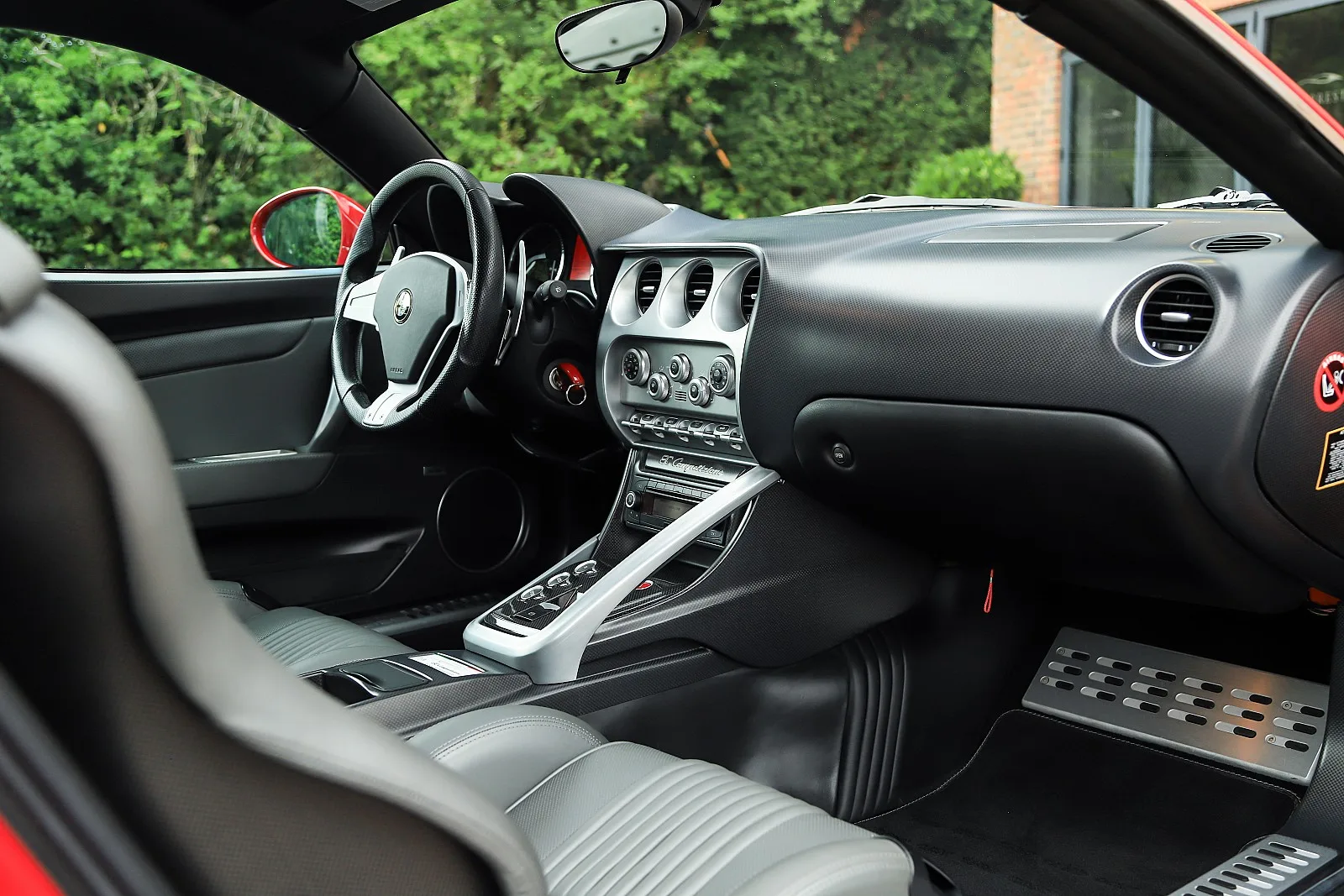 2009 Alfa Romeo 8C Competizione, 28/30