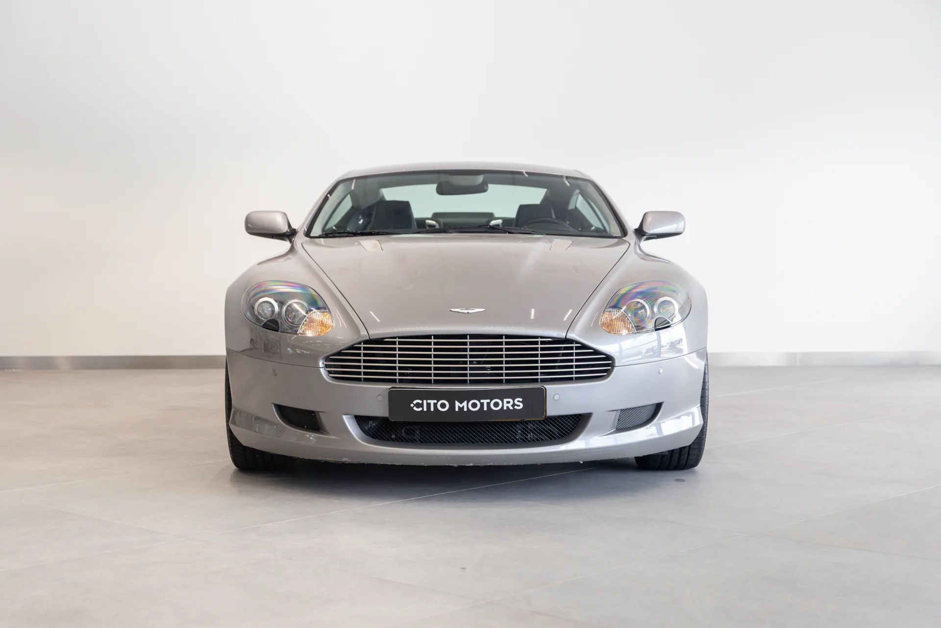 2009 Aston Martin DB9, 2/28
