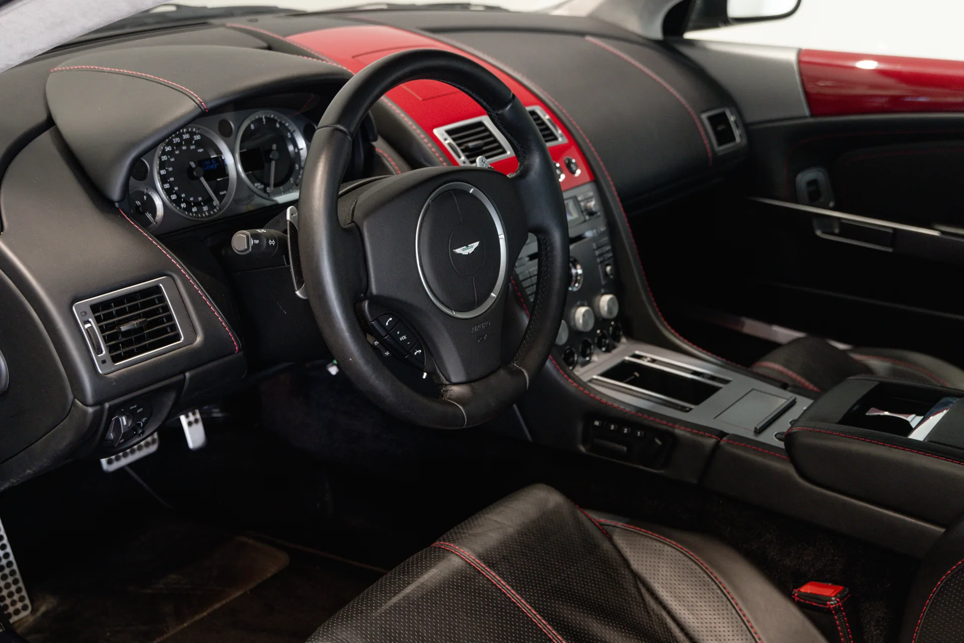 2009 Aston Martin DB9, 3/28
